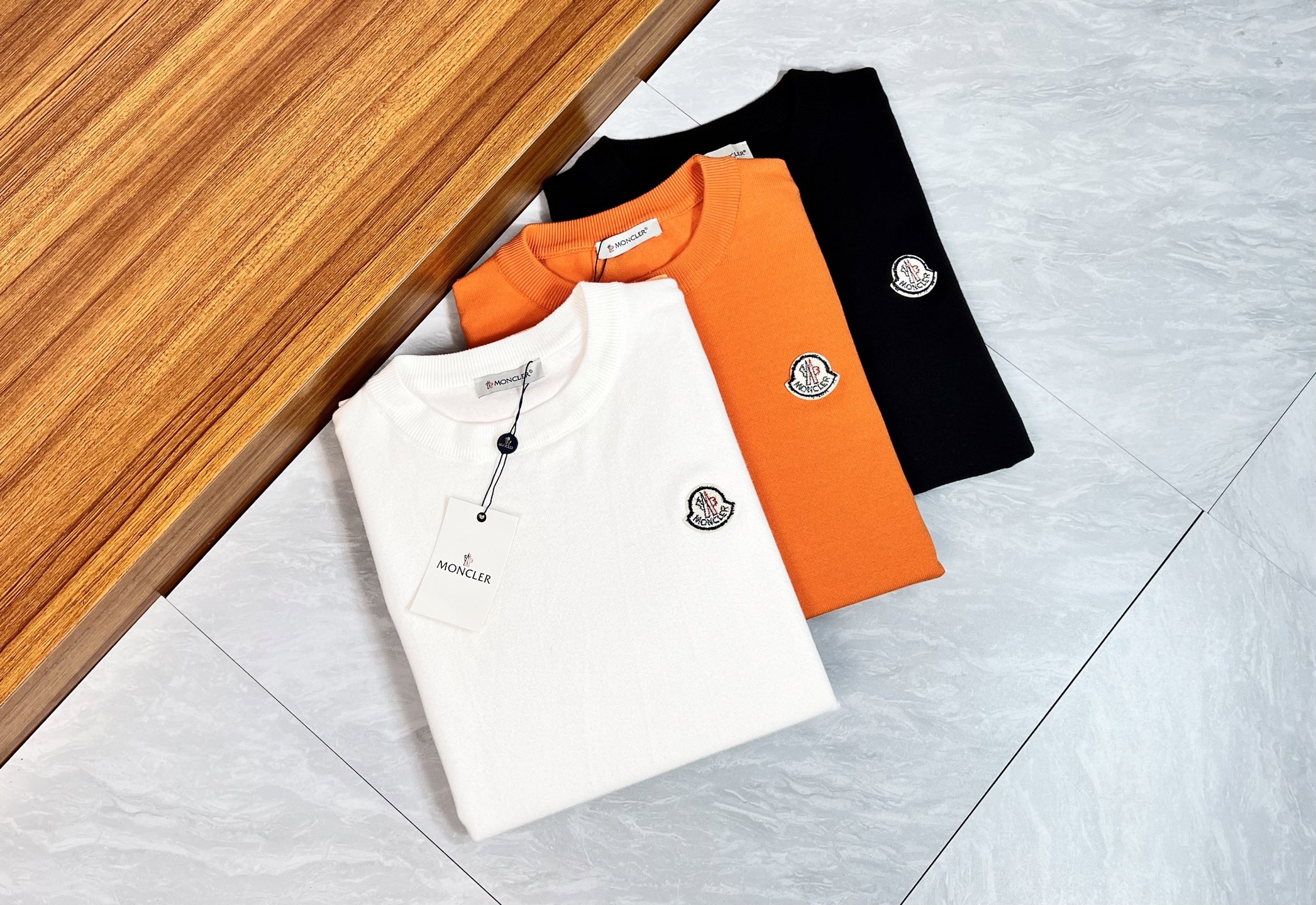 NO:514700,Moncler/Monkey 2025 new spring and summer products are available, complete three standards, round neck sweater, good products do not need to be introduced too much, look at the details, counter number M-XXXL /140 suggestions L, Moncler, sweaters, alexander wang19860909Moncler/蒙口 2025年春夏新品上新 三标齐全 圆领毛衣 好货不用过多介绍 看细节 专柜码数M-XXXL /140建议L,,Moncler,sweaters,alexander wang,Men's clothing