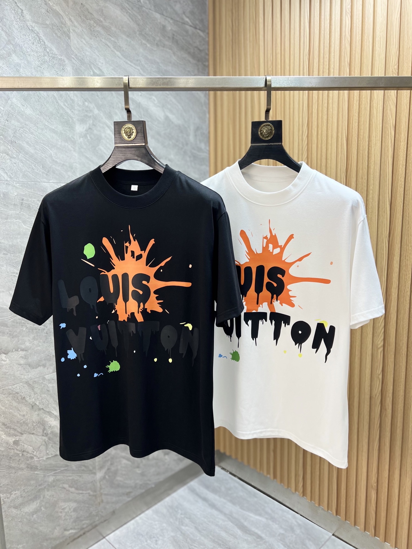 NO:513037,LV/Louis Vuitton 2025 Spring and Summer New Products, Complete Three Standards, Round Neck Pure Cotton Short-Sleeve T-Shirts, Don’t need to introduce too much good products, look at the details, Counter Code M-XXXXL / Suggestions, L,,louis vuitton,louis vuitton,T-shirt,tees,t-shirt,alexander wang19860909LV/路易威登 2025春夏新品 三标齐全 圆领纯棉短袖T恤 好货不用过多介绍 看细节 专柜码数M-XXXXL /建议L,,louis vuitton,louis vuitton,T-shirt,tees，t-shirt,alexander wang,Men's clothing