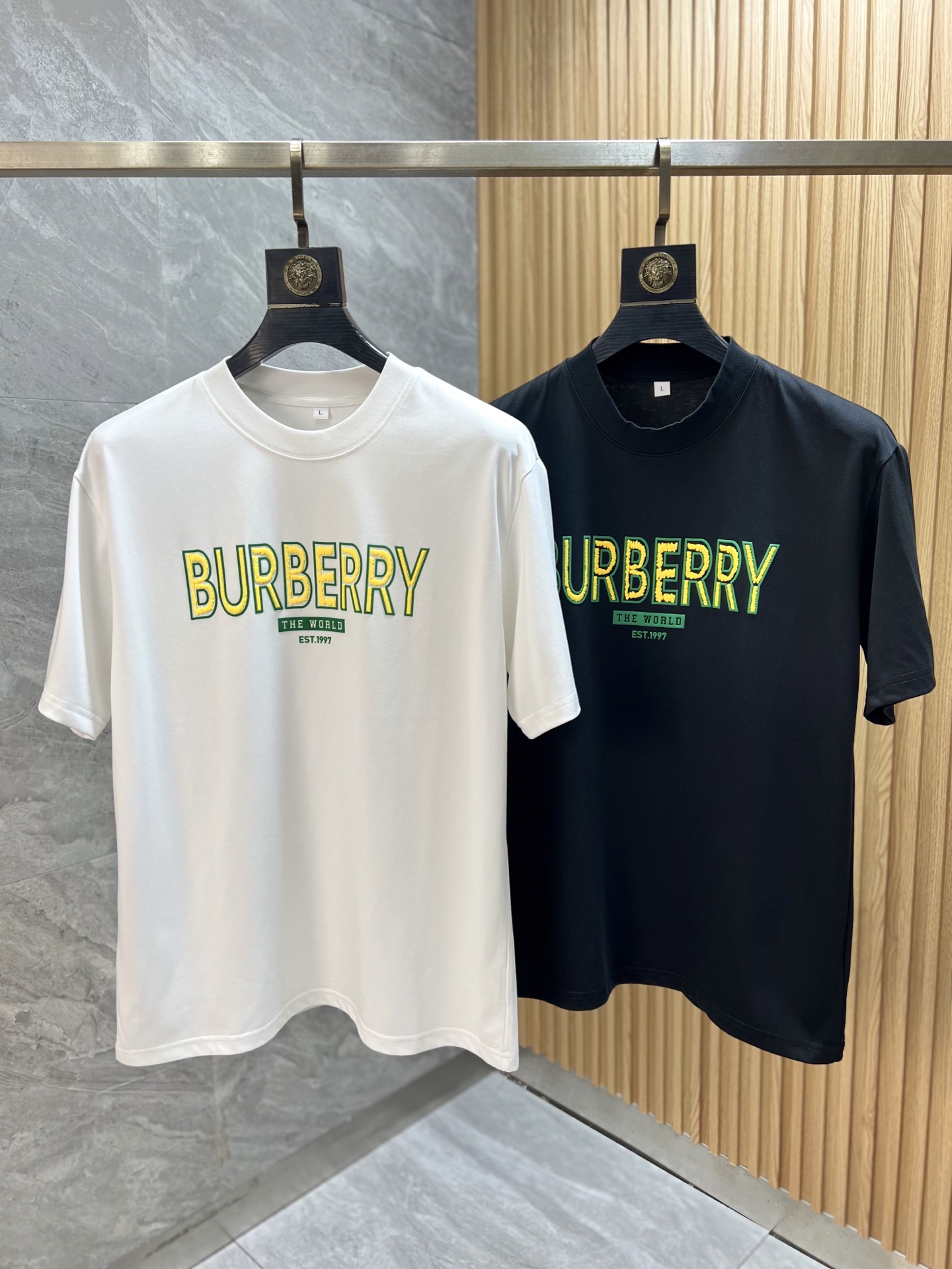 NO:513047,Burberry/Burberry 2025 Spring and Summer New Products, Complete Three Standards, Round Neck Pure Cotton Short-Sleeve T-shirts, Don’t need to introduce too much good products, look at the details, Counter Code M-XXXXL / Suggestions, burberry, burberry, T-shirt, tees, t-shirt, alexander wang19860909Burberry/巴宝莉 2025春夏新品 三标齐全 圆领纯棉短袖T恤 好货不用过多介绍 看细节 专柜码数M-XXXXL /建议L,,burberry,burberry,T-shirt,tees，t-shirt,alexander wang,Men's clothing