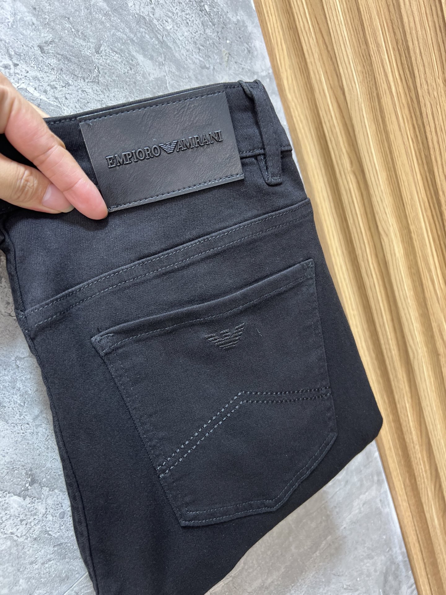 NO:513055,Armani/Armani 2025 autumn and winter new products, complete three standards, jeans, good products, don't need to be introduced too much, look at the details, counter number 29-38 / 140 upper body 32,,armani,armani,jeans,alexander wang19860909Armani/阿玛尼 2025秋冬新品 三标齐全 牛仔裤 好货不用过多介绍 看细节 专柜码数29-38 /140上身32码,,armani,armani,jeans,alexander wang,Men's clothing