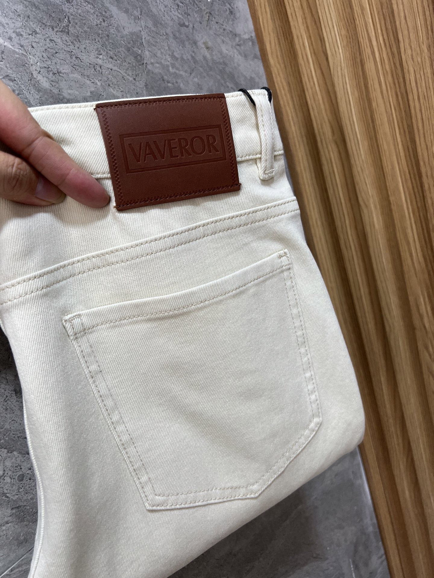 NO:513054,Versace 2025 autumn and winter new products, complete three standards, jeans, good products, don't need to introduce too much, look at the details, counter code number 29-38 / 140 upper body 32, versace, jeans, alexander wang19860909范思哲 2025秋冬新品 三标齐全 牛仔裤 好货不用过多介绍 看细节 专柜码数29-38 /140上身32码,,versace,jeans,alexander wang,Men's clothing