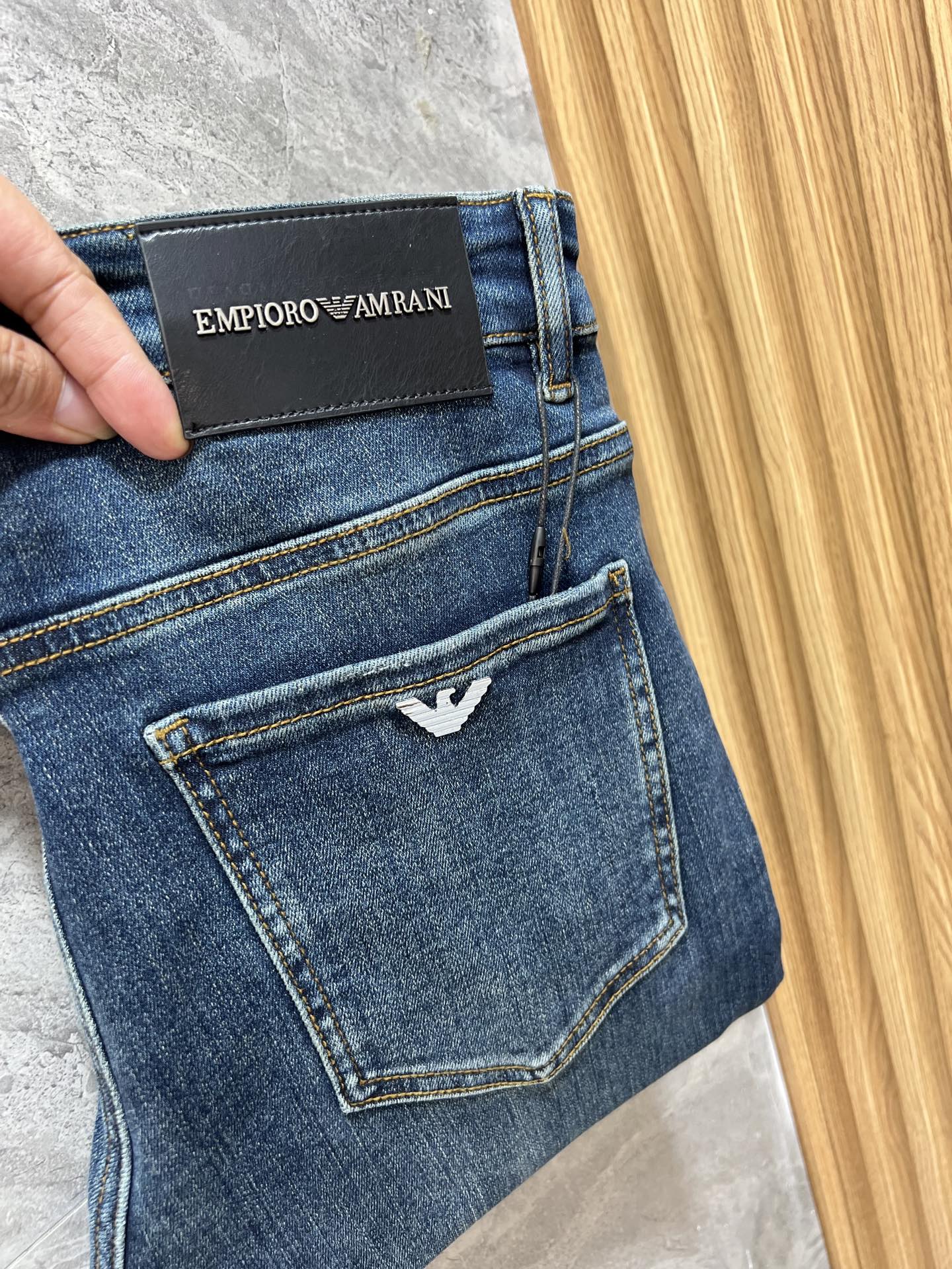 NO:513057,Armani/Armani 2025 autumn and winter new products, complete three standards, jeans, good products, don't need to be introduced too much, look at the details, counter number 29-38 / 140 upper body 32,,armani,armani,jeans,alexander wang19860909Armani/阿玛尼 2025秋冬新品 三标齐全 牛仔裤 好货不用过多介绍 看细节 专柜码数29-38 /140上身32码,,armani,armani,jeans,alexander wang,Men's clothing