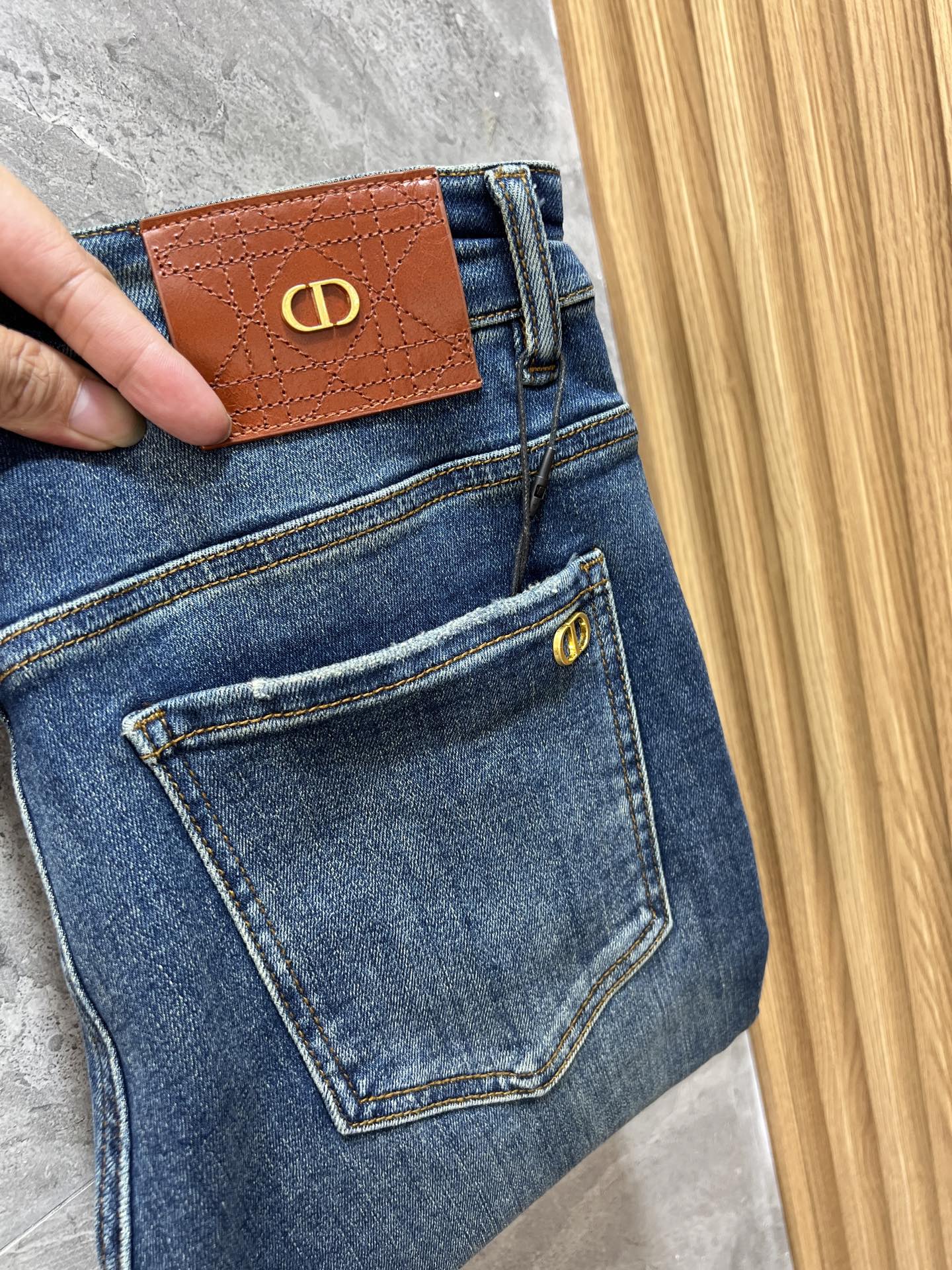 NO:513069,Dior/Dior 2025 autumn and winter new products, complete three standards, jeans, good products, don't need to introduce too much, look at the details, counter number 29-38 / 140 upper body 32,,dior,dior,jeans,alexander wang19860909Dior/迪奥 2025秋冬新品 三标齐全 牛仔裤 好货不用过多介绍 看细节 专柜码数29-38 /140上身32码,,dior,dior,jeans,alexander wang,Men's clothing