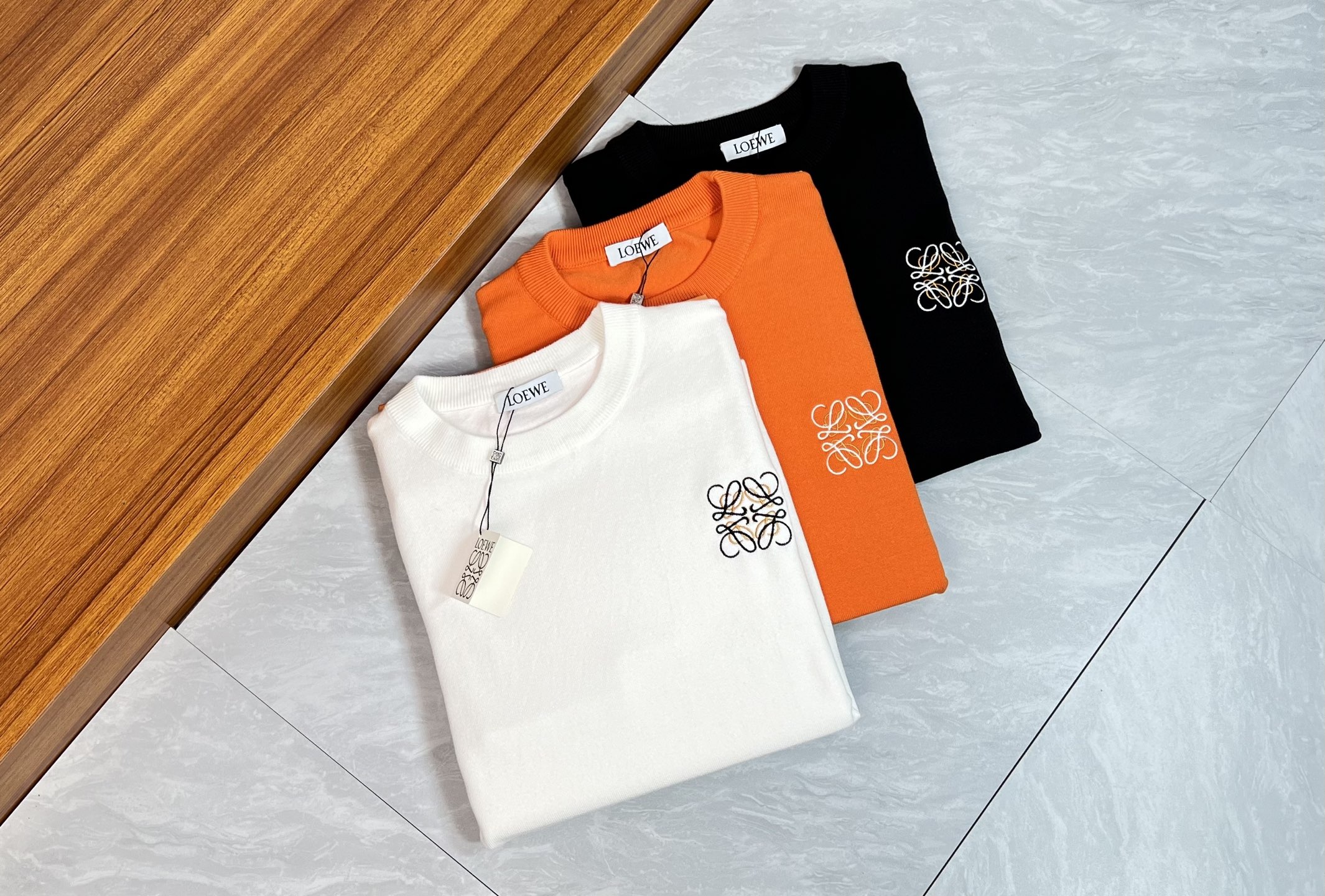 NO:522910,Loewe/Luo Yiwei New products for spring and summer 2025 are available in new products, complete three standards, round neck sweater, embroidery craftsmanship, good products do not need to be introduced too much, look at the details, counter number M-XXXL /140 suggestions L,,loewe,loewe,sweaters,alexander wang19860909Loewe/罗意威 2025年春夏新品上新 三标齐全 圆领毛衣 刺绣工艺 好货不用过多介绍 看细节 专柜码数M-XXXL /140建议L,,loewe,loewe,sweaters,alexander wang,Men's clothing