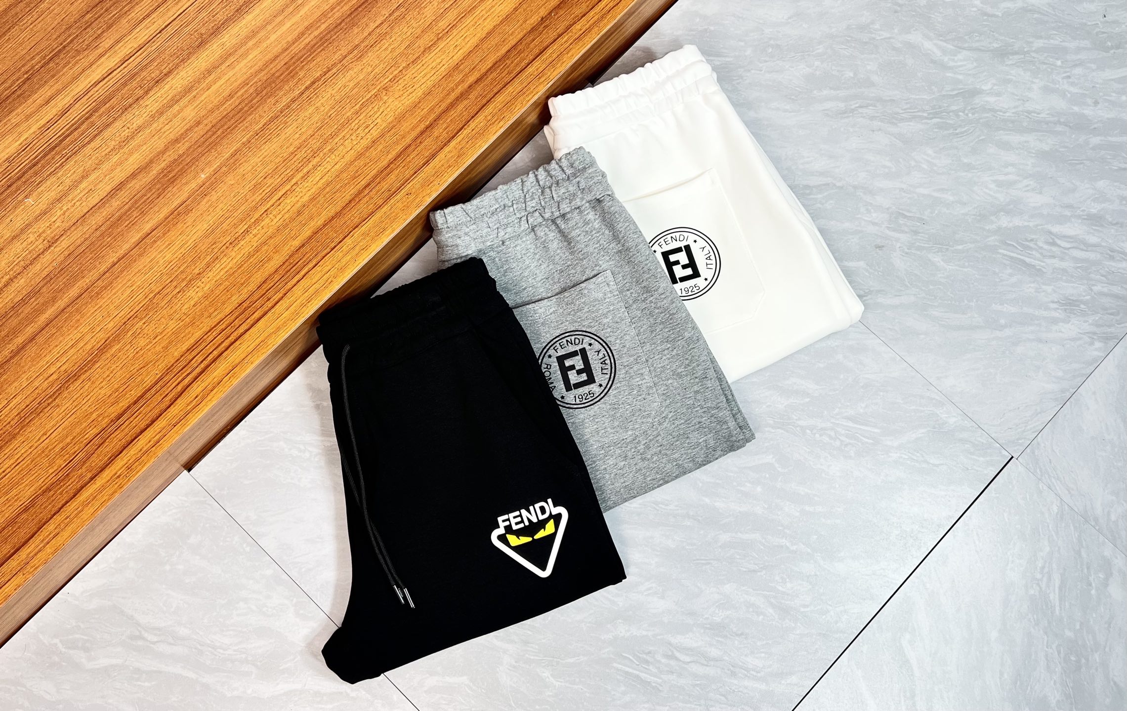 NO:520583,Fendi/Fendi 2025 autumn and winter new products, complete three standards, elastic pants, casual pants, good products, don't need to introduce too much, look at the details, counter number M-XXXL 175/140 upper body L,,fendi,fendi,alexander wang19860909Fendi/芬迪 2025秋冬新品 三标齐全 松紧裤 休闲裤 好货不用过多介绍 看细节 专柜码数M-XXXL 175/140上身L,,fendi,fendi,alexander wang,Men's clothing