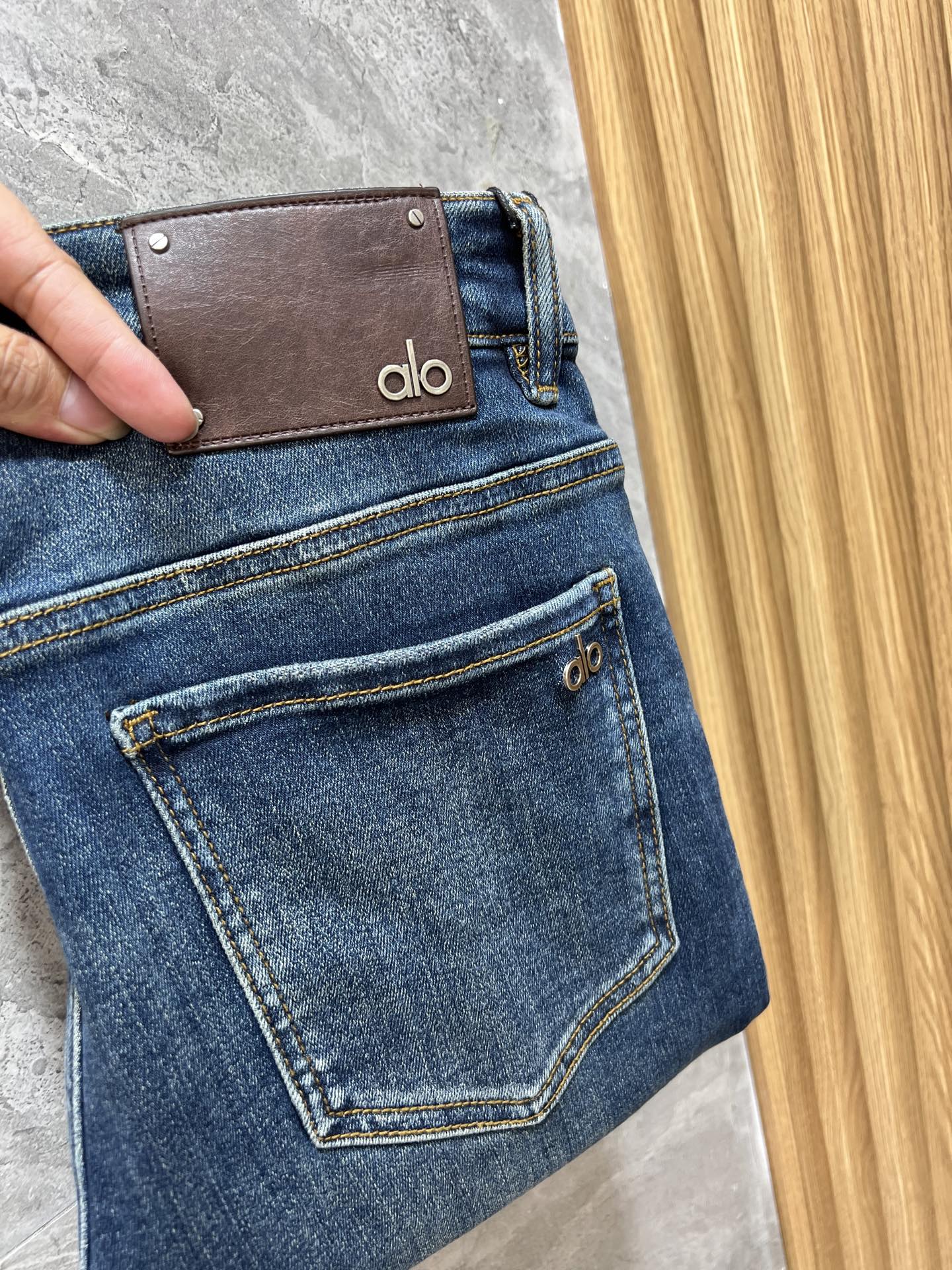 NO:519247,alo 2025 autumn and winter new products, complete three standards, jeans, good products, don't need to introduce too much, look at the details, counter number 29-38, 175/140, upper body 32, jeans, alexander wang19860909alo 2025秋冬新品 三标齐全 牛仔裤 好货不用过多介绍 看细节 专柜码数29-38 175/140上身32码,,jeans,alexander wang,Men's clothing