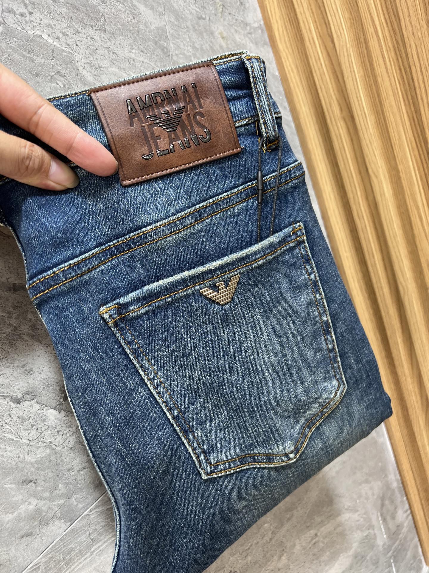 NO:573478,Armani/Armani 2025 autumn and winter new products, complete with three labels, jeans, good products, no need to introduce too much, look at the details, counter size 29-38/140, upper body size 32,,armani,armani,jeans,alexander wang19860909Armani/阿玛尼 2025秋冬新品 三标齐全 牛仔裤 好货不用过多介绍 看细节 专柜码数29-38 /140上身32码,,armani,armani,jeans,alexander wang,Men's clothing