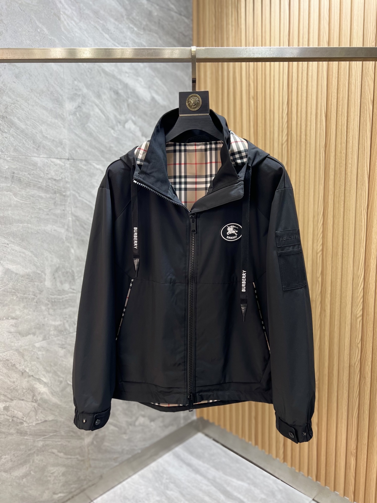 NO:518705,Burberry/Burberry New products for spring and summer 2025 are available in new products, complete three standards, jackets and cotton are added inside, good products do not need to be introduced too much, look at the details, counter number M-XXXL /140 suggestions L,,burberry,burberry,jackets & coats,jackets & coats,alexander wang19860909Burberry/巴宝莉 2025年春夏新品上新 三标齐全 夹克外套内里加棉 好货不用过多介绍 看细节 专柜码数M-XXXL /140建议L,,burberry,burberry,jackets & coats,jackets & coats,alexander wang,Men's clothing