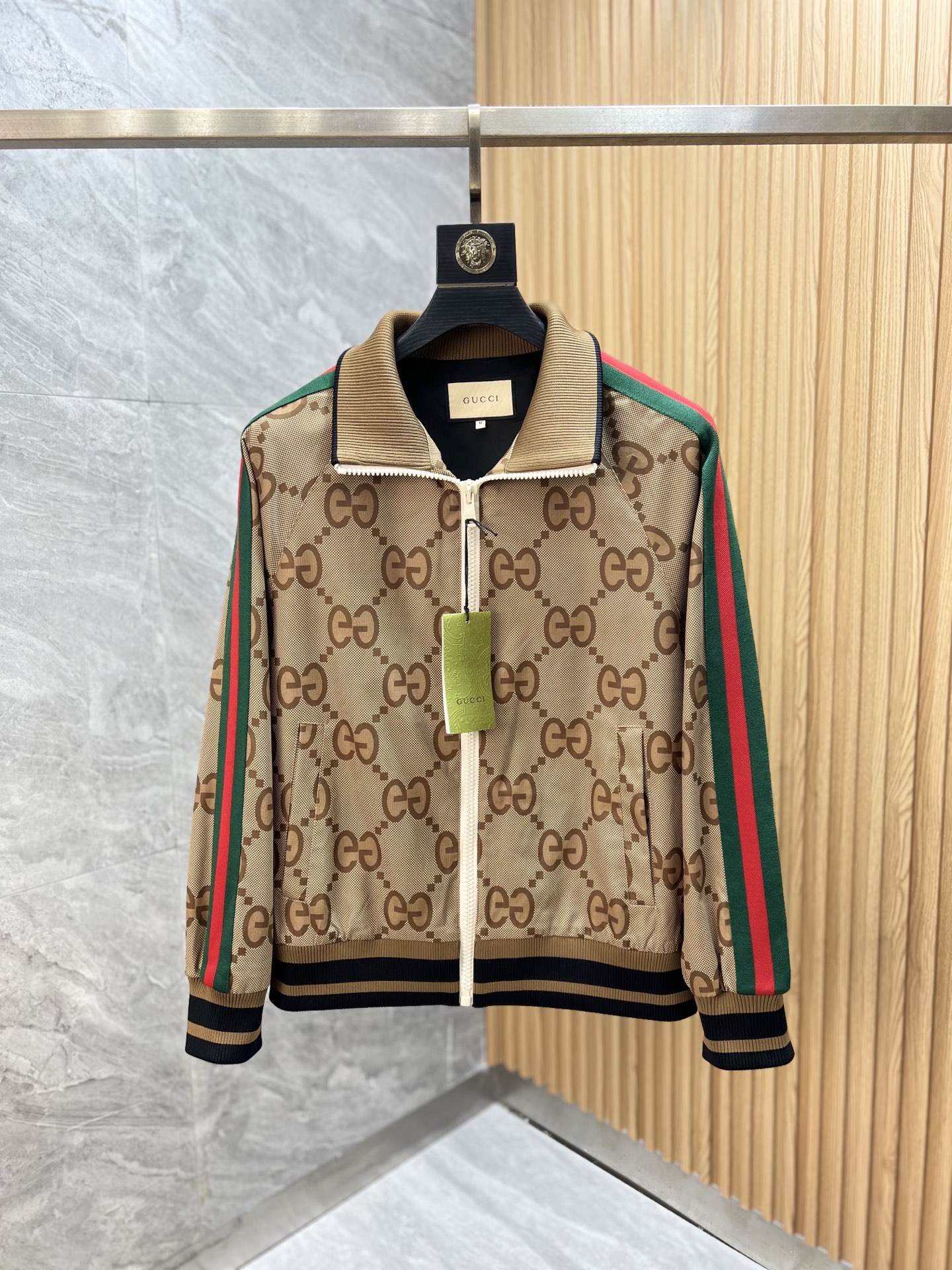 NO:518706,Gucci/Gucci New products for spring and summer 2025 are available in new products, complete three standards, jackets and cotton are added inside, good products do not need to be introduced too much, look at the details, counter number M-XXXL /140 suggestions L,,gucci, jackets & coats, jackets & coats,alexander wang19860909Gucci/古奇 2025年春夏新品上新 三标齐全 夹克外套内里加棉 好货不用过多介绍 看细节 专柜码数M-XXXL /140建议L,,gucci,jackets & coats,jackets & coats,alexander wang,Men's clothing