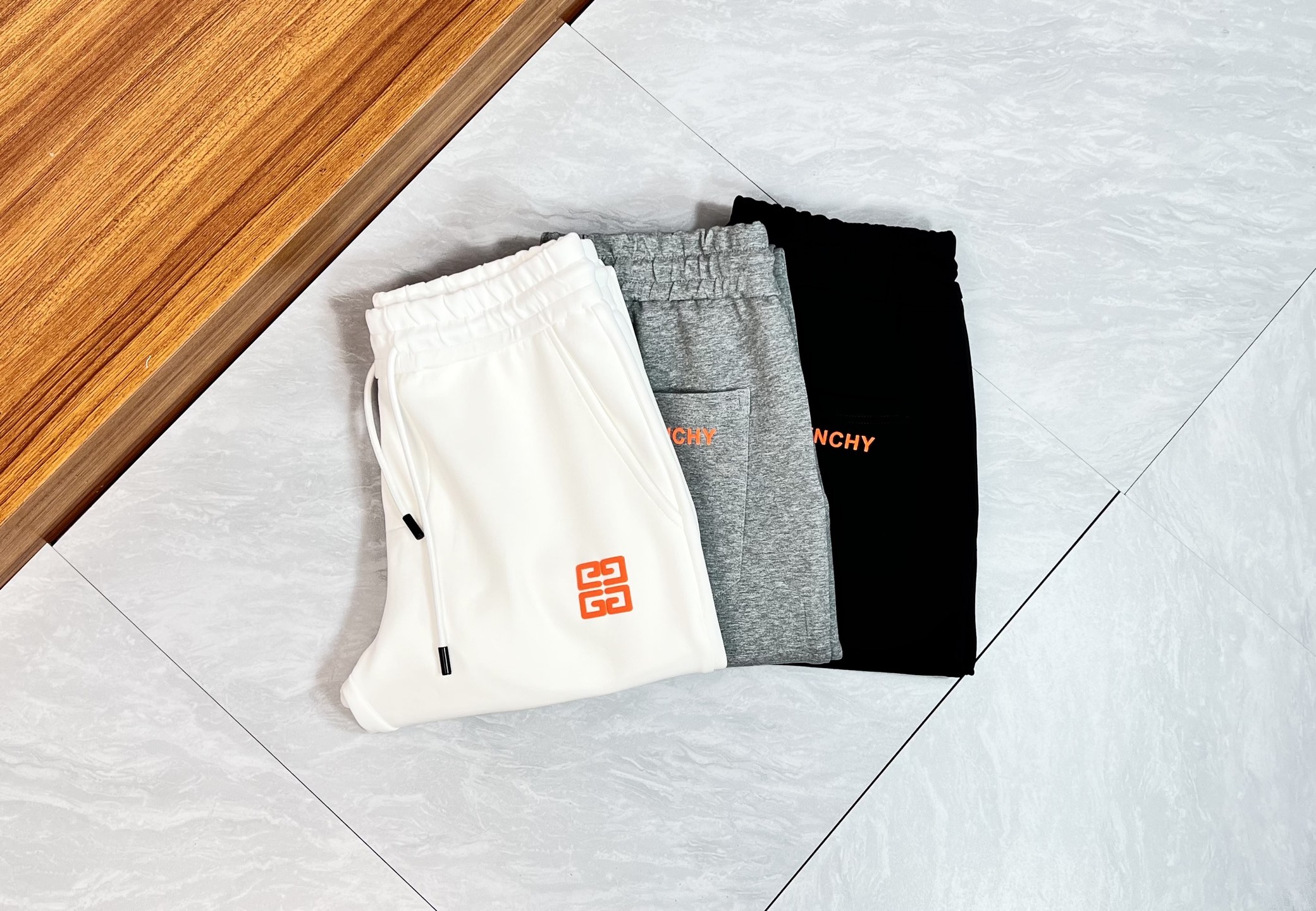 NO:515642,Givenchy 2025 autumn and winter new product, complete three standards, elastic pants, casual pants, good products, don't need to introduce too much, look at the details, counter number M-XXXL 175/140 upper body L,, given, given, given, alexander wang19860909give/纪梵希 2025秋冬新品 三标齐全 松紧裤 休闲裤 好货不用过多介绍 看细节 专柜码数M-XXXL 175/140上身L,,givenchy,givenchy,alexander wang,Men's clothing