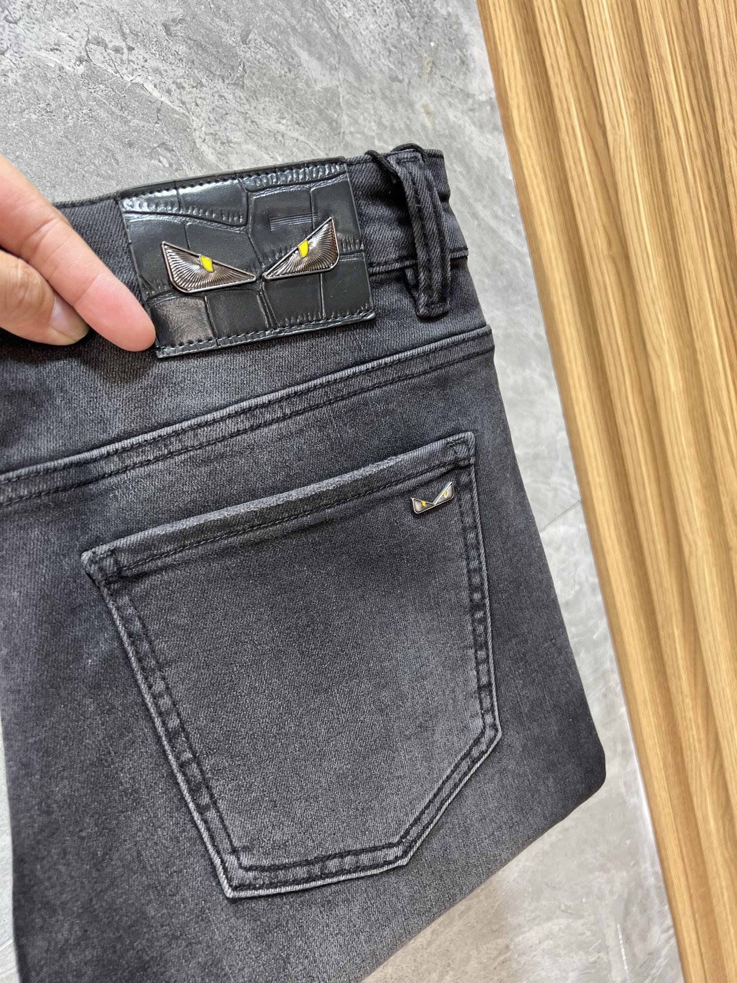 NO:514662,Fendi/Fendi 2025 autumn and winter new products, complete three standards, jeans, good products, don't need to be introduced too much, look at the details, counter number 29-38 / 140 upper body 32,,fendi,fendi,jeans,alexander wang19860909Fendi/芬迪 2025秋冬新品 三标齐全 牛仔裤 好货不用过多介绍 看细节 专柜码数29-38 /140上身32码,,fendi,fendi,jeans,alexander wang,Men's clothing