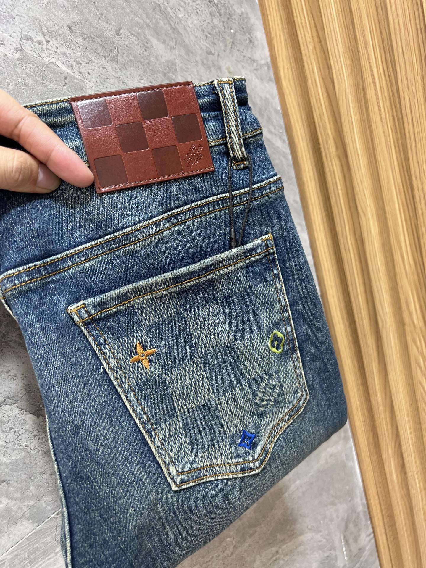 NO:514664,LV/Louis Vuitton 2025 autumn and winter new products, complete three standards, jeans, good products, don't need to be introduced too much, look at the details, counter number 29-38 / 140 upper body 32,,louis vuitton,louis vuitton,jeans,alexander wang19860909LV/路易威登 2025秋冬新品 三标齐全 牛仔裤 好货不用过多介绍 看细节 专柜码数29-38 /140上身32码,,louis vuitton,louis vuitton,jeans,alexander wang,Men's clothing