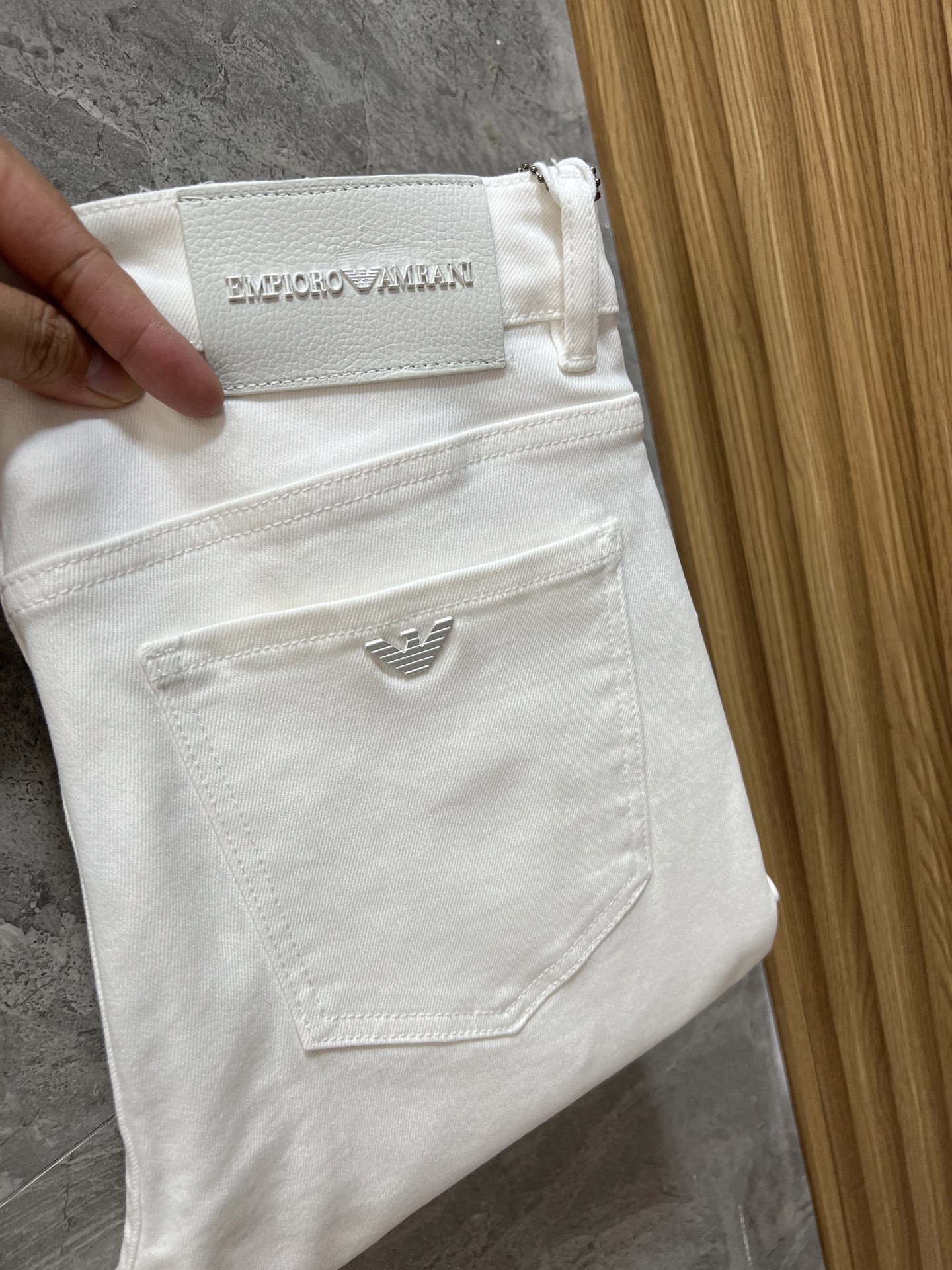 NO:514668,Armani/Armani 2025 autumn and winter new products, complete three standards, jeans, good products, don't need to be introduced too much, look at the details, counter number 29-38 / 140 upper body 32,,armani,armani,jeans,alexander wang19860909Armani/阿玛尼 2025秋冬新品 三标齐全 牛仔裤 好货不用过多介绍 看细节 专柜码数29-38 /140上身32码,,armani,armani,jeans,alexander wang,Men's clothing