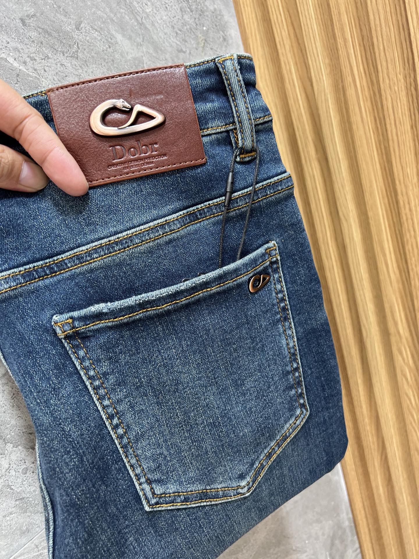 NO:514674,Dior 2025 autumn and winter new products, complete three standards, jeans, good products, don't need to introduce too much, look at the details, counter number 29-38 / 140 upper body 32,,dior,jeans,alexander wang19860909迪奥 2025秋冬新品 三标齐全 牛仔裤 好货不用过多介绍 看细节 专柜码数29-38 /140上身32码,,dior,jeans,alexander wang,Men's clothing