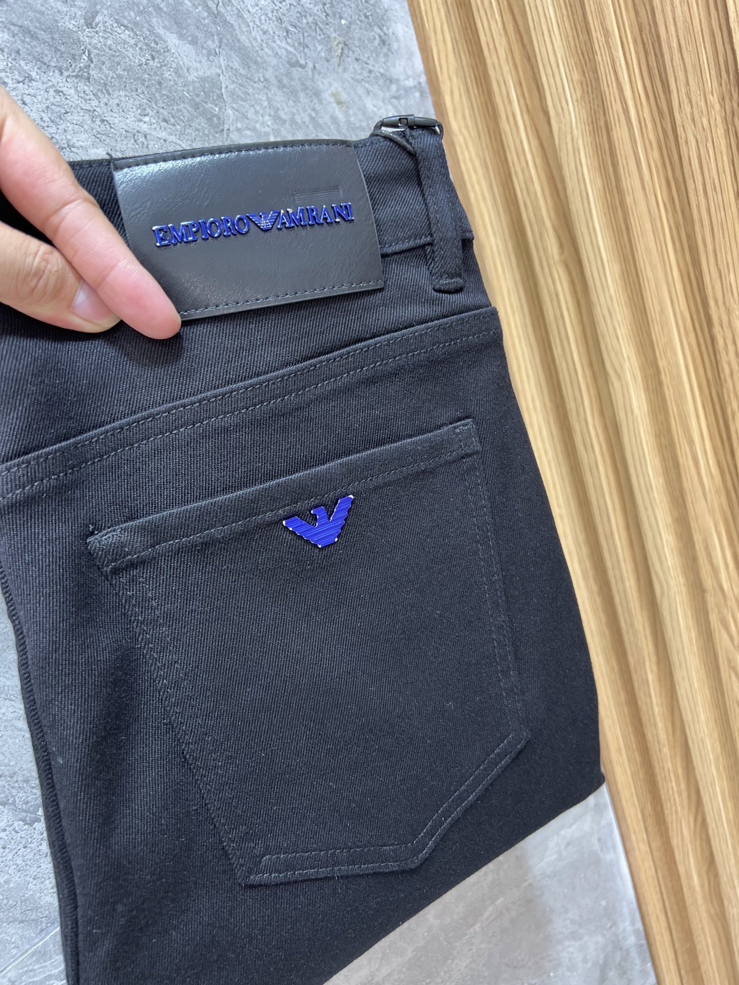 NO:514676,Armani/Armani 2025 autumn and winter new products, complete three standards, jeans, good products, don't need to be introduced too much, look at the details, counter number 29-38 / 140 upper body 32,,armani,armani,jeans,alexander wang19860909Armani/阿玛尼 2025秋冬新品 三标齐全 牛仔裤 好货不用过多介绍 看细节 专柜码数29-38 /140上身32码,,armani,armani,jeans,alexander wang,Men's clothing