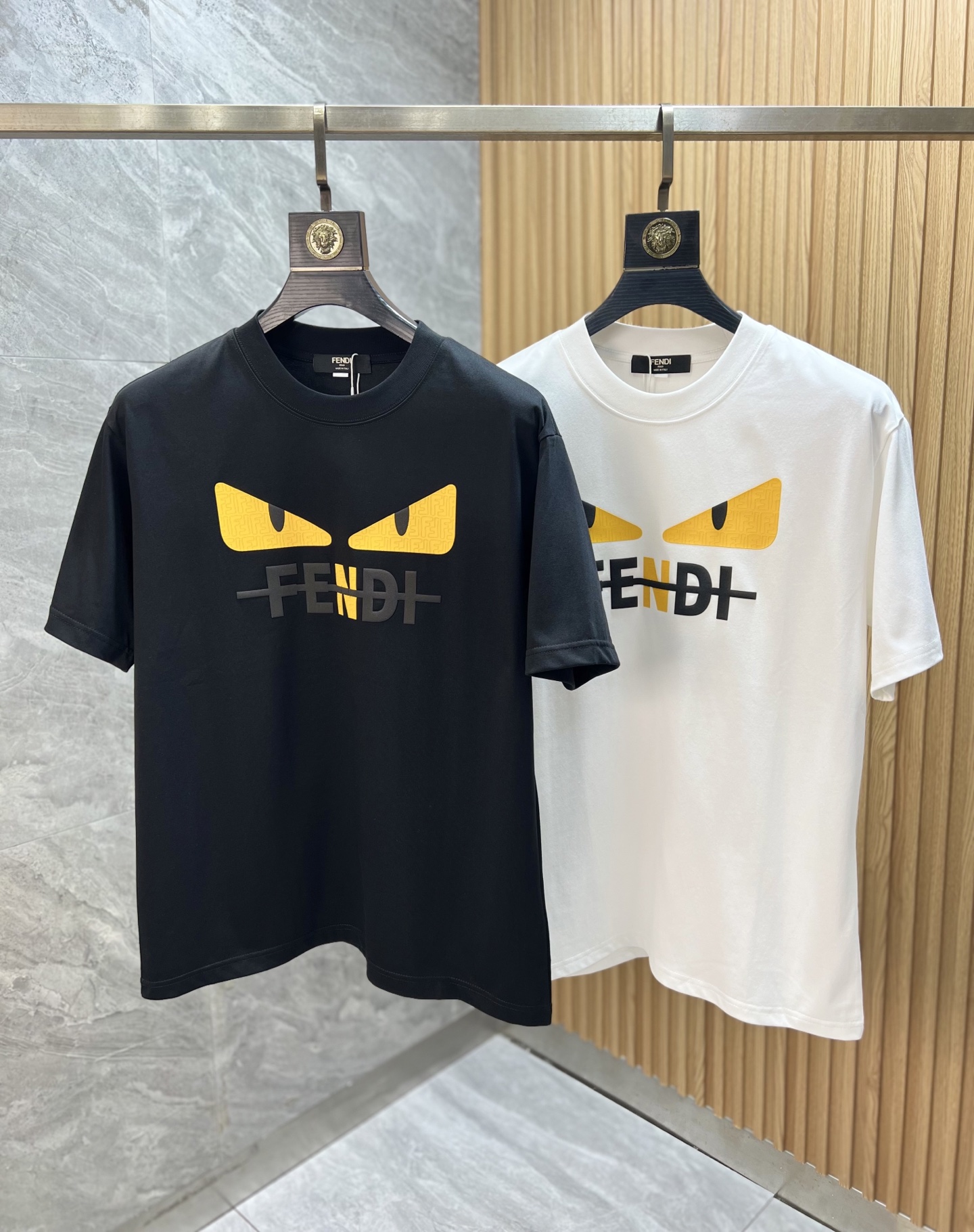 NO:514663,Fendi/Fendi 2025 spring and summer new product, complete three standards, round neck pure cotton short-sleeved T-shirt, don’t need to introduce too much good products, look at the details, counter code M-XXXXL / Suggestions, fendi, fendi, T-shirt, tees, t-shirt, alexander wang19860909Fendi/芬迪 2025春夏新品 三标齐全 圆领纯棉短袖T恤 好货不用过多介绍 看细节 专柜码数M-XXXXL /建议L,,fendi,fendi,T-shirt,tees，t-shirt,alexander wang,Men's clothing