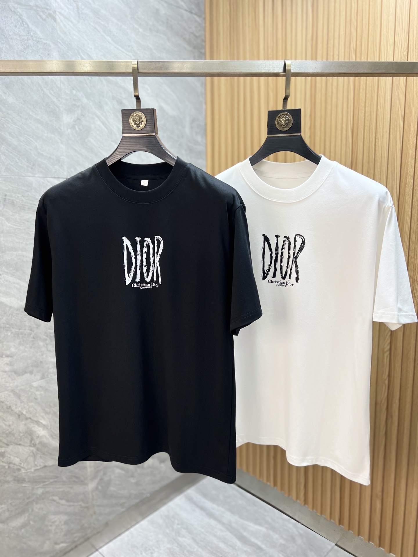 NO:514669,Dior/Dior 2025 spring and summer new product, complete three standards, round neck pure cotton short-sleeved T-shirt, no need to introduce too much good products, look at the details, counter code M-XXXXL / Suggestions L,,dior,dior,T-shirt,tees,t-shirt,alexander wang19860909Dior/迪奥 2025春夏新品 三标齐全 圆领纯棉短袖T恤 好货不用过多介绍 看细节 专柜码数M-XXXXL /建议L,,dior,dior,T-shirt,tees，t-shirt,alexander wang,Men's clothing