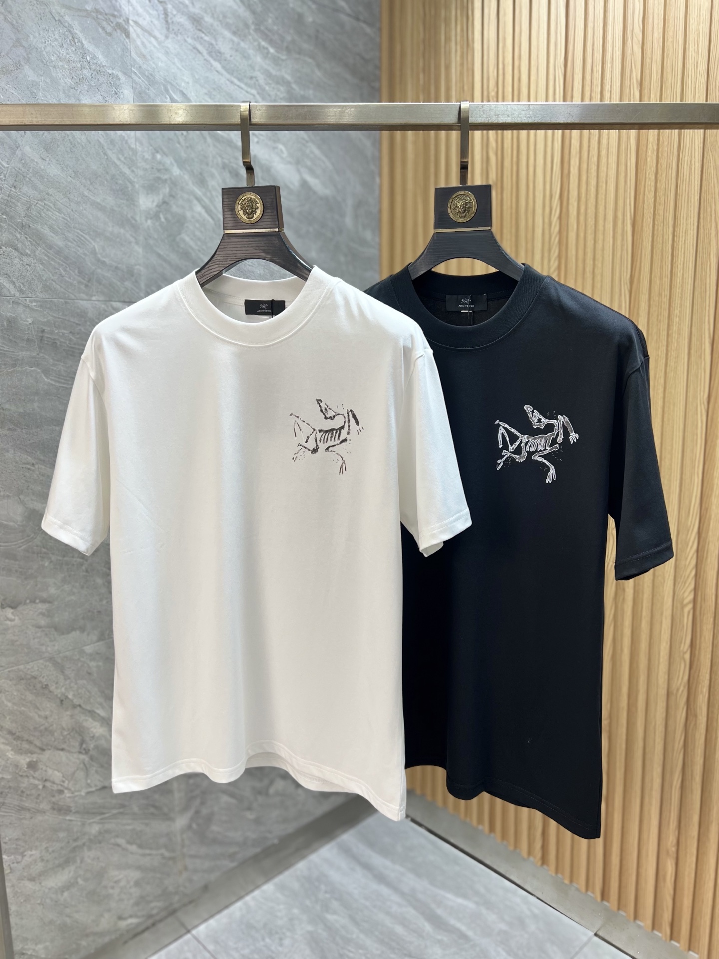 NO:514671,Arc/Architecture Bird 2025 Spring and Summer New Products, Complete Three Standards, Round Neck Pure Cotton Short-Sleeve T-shirts, Don’t need to introduce too much good products, look at the details, Counter Code M-XXXXL/Suggestions L, arc'teryx, T-shirt,tees, t-shirt,alexander wang19860909Arc/始祖鸟 2025春夏新品 三标齐全 圆领纯棉短袖T恤 好货不用过多介绍 看细节 专柜码数M-XXXXL /建议L,arc'teryx,T-shirt,tees，t-shirt,alexander wang,Men's clothing