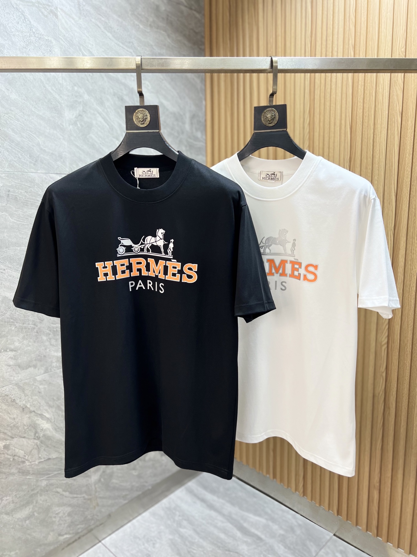 NO:514679,Hermes/Hermes 2025 spring and summer new product, complete three standards, round neck pure cotton short-sleeved T-shirt, no need to introduce too much good products, look at the details, counter code M-XXXXL / Suggestions,,hermes,hermes,T-shirt,tees,t-shirt,alexander wang19860909Hermes/爱马仕 2025春夏新品 三标齐全 圆领纯棉短袖T恤 好货不用过多介绍 看细节 专柜码数M-XXXXL /建议L,,hermes,hermes,T-shirt,tees，t-shirt,alexander wang,Men's clothing