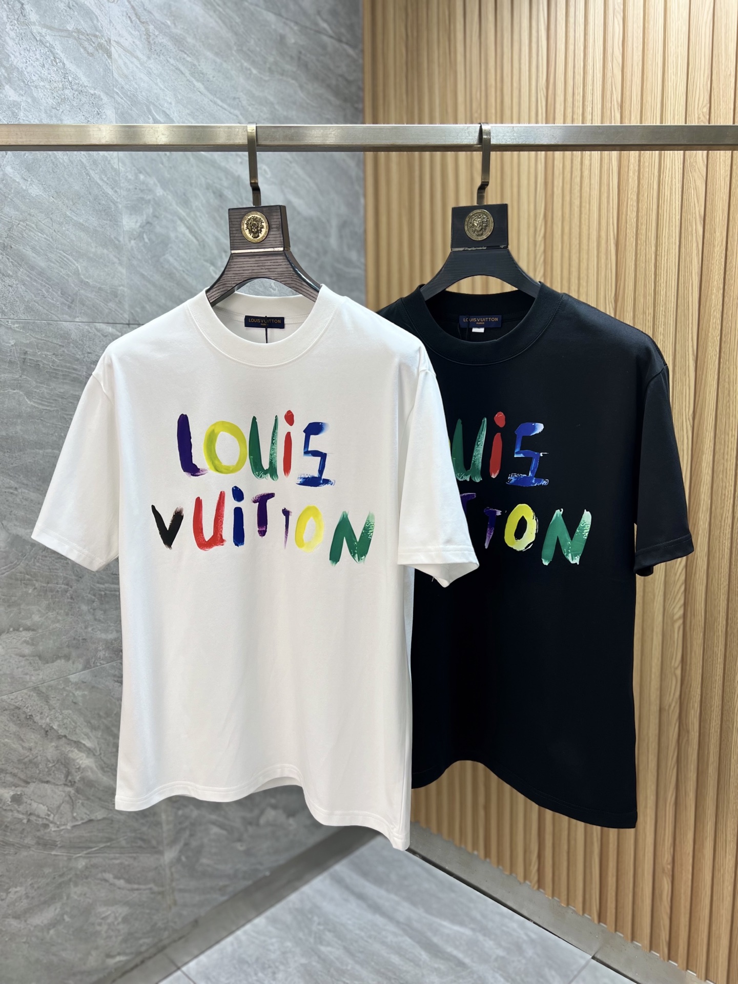 NO:514681,LV/Louis Vuitton 2025 Spring and Summer New Products, Complete Three Standards, Round Neck Pure Cotton Short-Sleeve T-Shirts, Don’t need to introduce too much good products, look at the details, Counter Code M-XXXXL / Suggestions, L,,louis vuitton,louis vuitton,T-shirt,tees,t-shirt,alexander wang19860909LV/路易威登 2025春夏新品 三标齐全 圆领纯棉短袖T恤 好货不用过多介绍 看细节 专柜码数M-XXXXL /建议L,,louis vuitton,louis vuitton,T-shirt,tees，t-shirt,alexander wang,Men's clothing