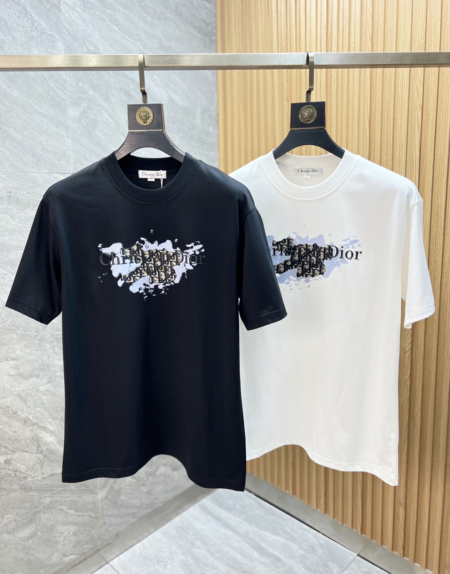 NO:514682,Dior/Dior 2025 spring and summer new product, complete three standards, round neck pure cotton short-sleeved T-shirt, no need to introduce too much good products, look at the details, counter code M-XXXXL / Suggestions L,,dior,dior,T-shirt,tees,t-shirt,alexander wang19860909Dior/迪奥 2025春夏新品 三标齐全 圆领纯棉短袖T恤 好货不用过多介绍 看细节 专柜码数M-XXXXL /建议L,,dior,dior,T-shirt,tees，t-shirt,alexander wang,Men's clothing