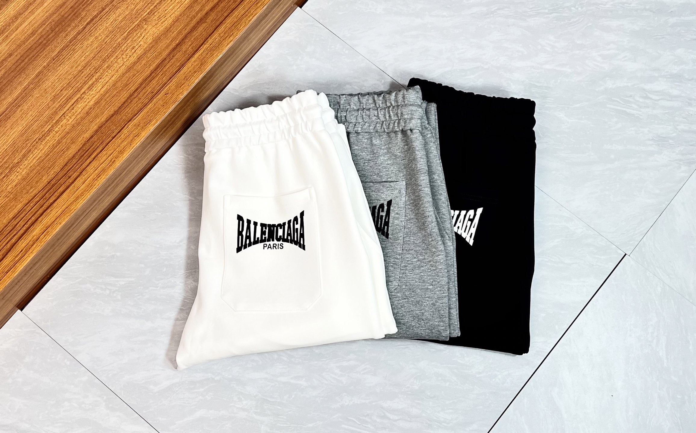 NO:514689,Balenciaga/Balenciaga 2025 autumn and winter new products, complete three standards, elastic pants, casual pants, good products, don’t need to introduce too much, look at the details, counter number M-XXXL /140 upper body L,,balenciaga,balenciaga,alexander wang19860909Balenciaga/巴黎世家 2025秋冬新品 三标齐全 松紧裤 休闲裤 好货不用过多介绍 看细节 专柜码数M-XXXL /140上身L,,balenciaga,balenciaga,alexander wang,Men's clothing