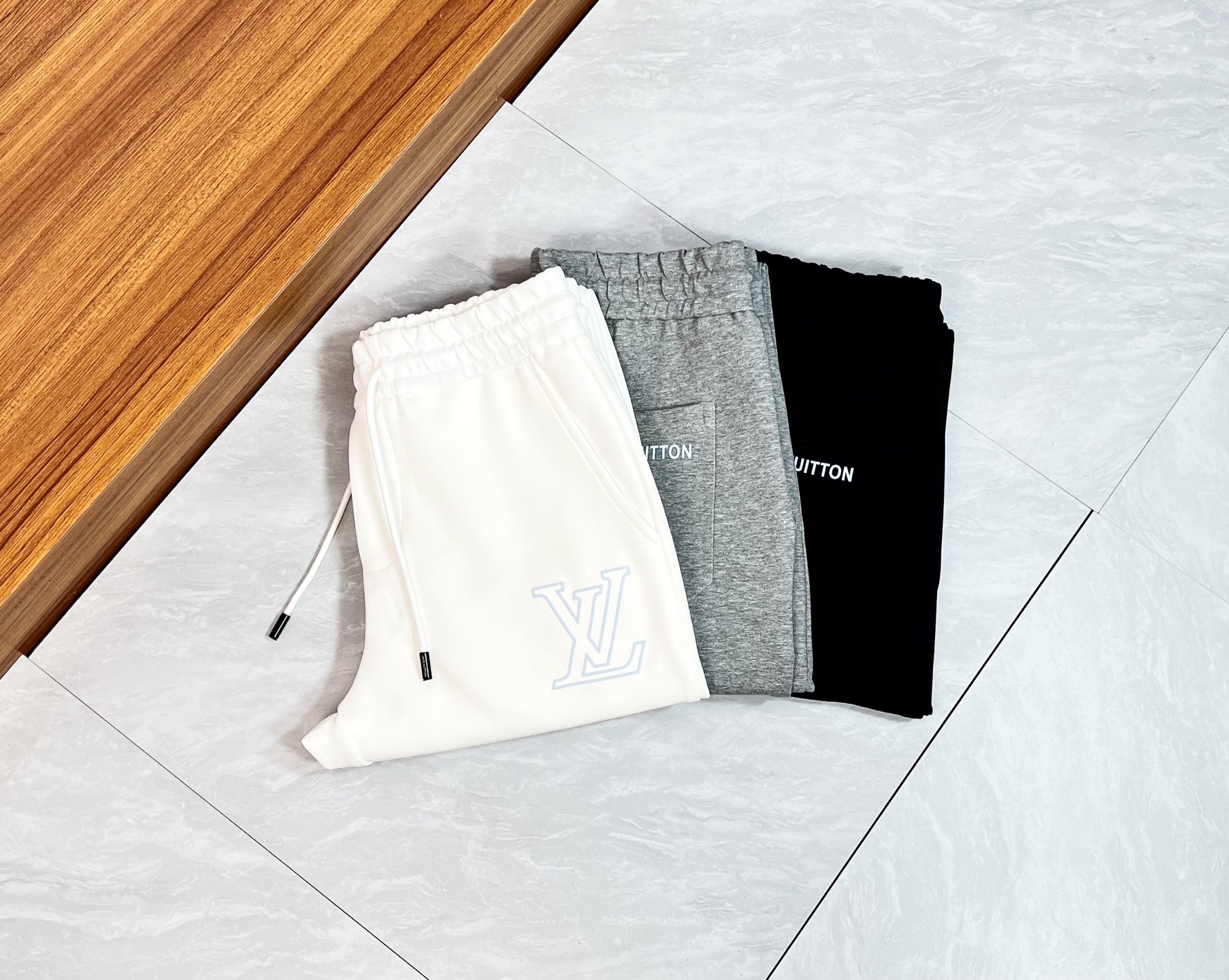 NO:514701,LV/Louis Vuitton 2025 autumn and winter new products, complete three standards, elastic pants, casual pants, good products, don't need to introduce too much, look at the details, counter number M-XXXL /140 upper body L,,louis vuitton,louis vuitton,alexander wang19860909LV/路易威登 2025秋冬新品 三标齐全 松紧裤 休闲裤 好货不用过多介绍 看细节 专柜码数M-XXXL /140上身L,,louis vuitton,louis vuitton,alexander wang,Men's clothing