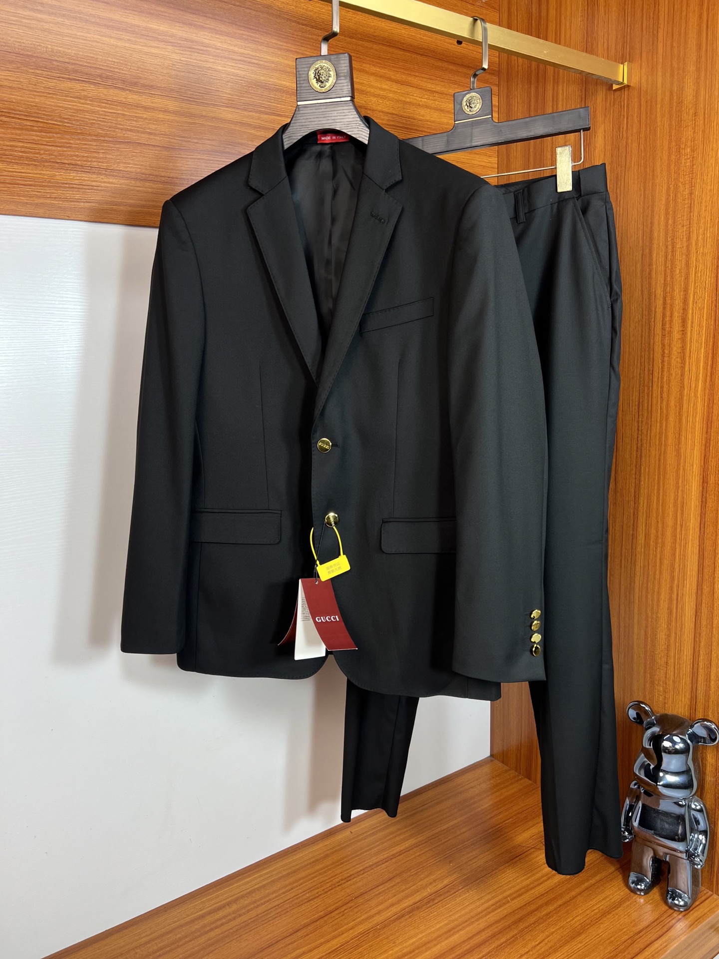 NO:514704,Gucci/Gucci 2025 new products are available in the autumn and winter. Three standards are complete. Suit suit suits. Don’t need to introduce too much. Look at the details. Counter code M-XXXL/140 suggestions. L, gucci, business suit, alexander wang19860909Gucci/古奇 2025年秋冬新品上新 三标齐全 西装西服套装 好货不用过多介绍 看细节 专柜码数M-XXXL /140建议L,,gucci,business suit,alexander wang,Men's clothing