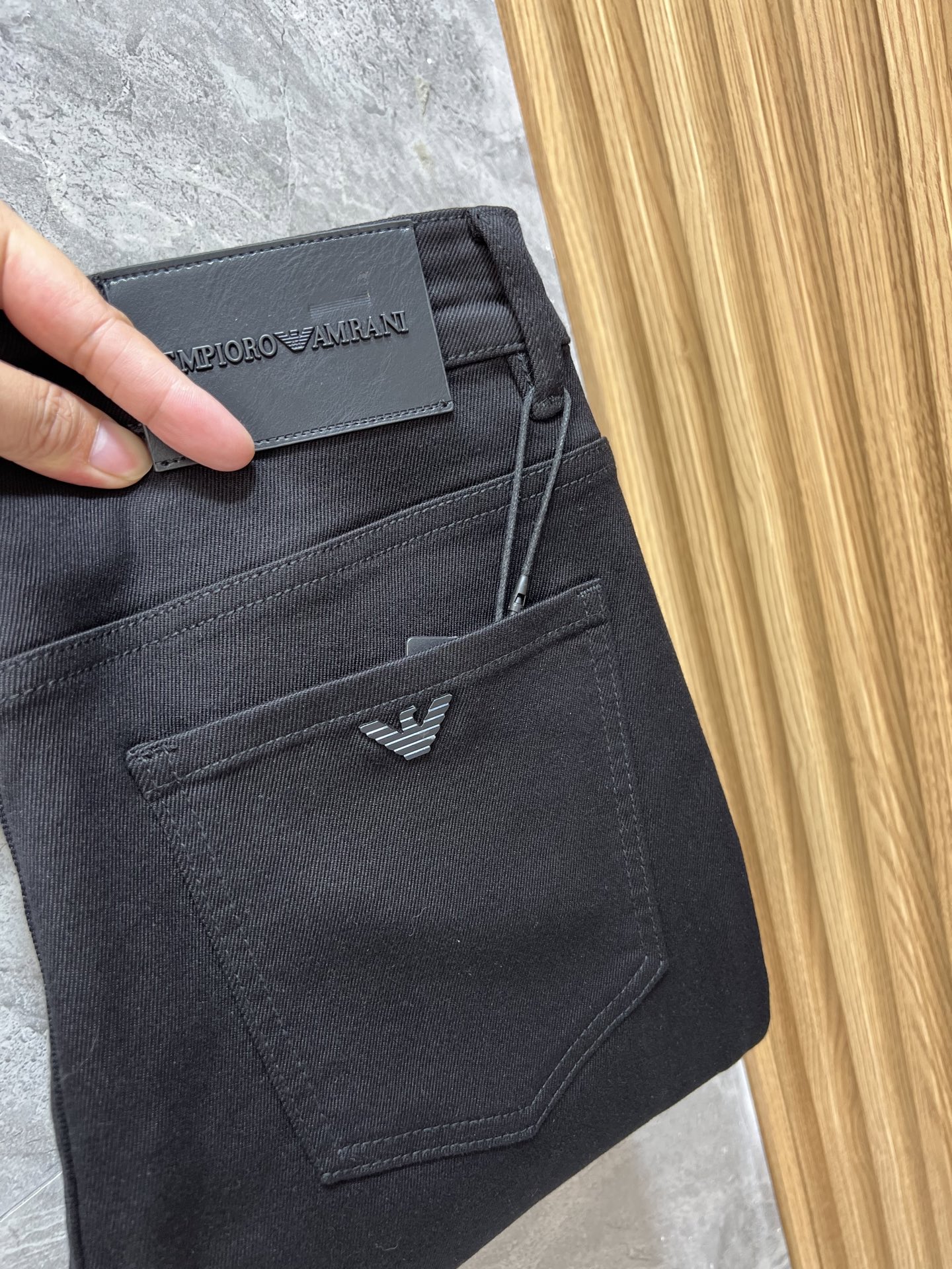 NO:515648,Armani/Armani 2025 autumn and winter new products, complete three standards, jeans, good products, don't need to be introduced too much, look at the details, counter number 29-38, 175/140 upper body 32,,armani,armani,jeans,alexander wang19860909Armani/阿玛尼 2025秋冬新品 三标齐全 牛仔裤 好货不用过多介绍 看细节 专柜码数29-38 175/140上身32码,,armani,armani,jeans,alexander wang,Men's clothing