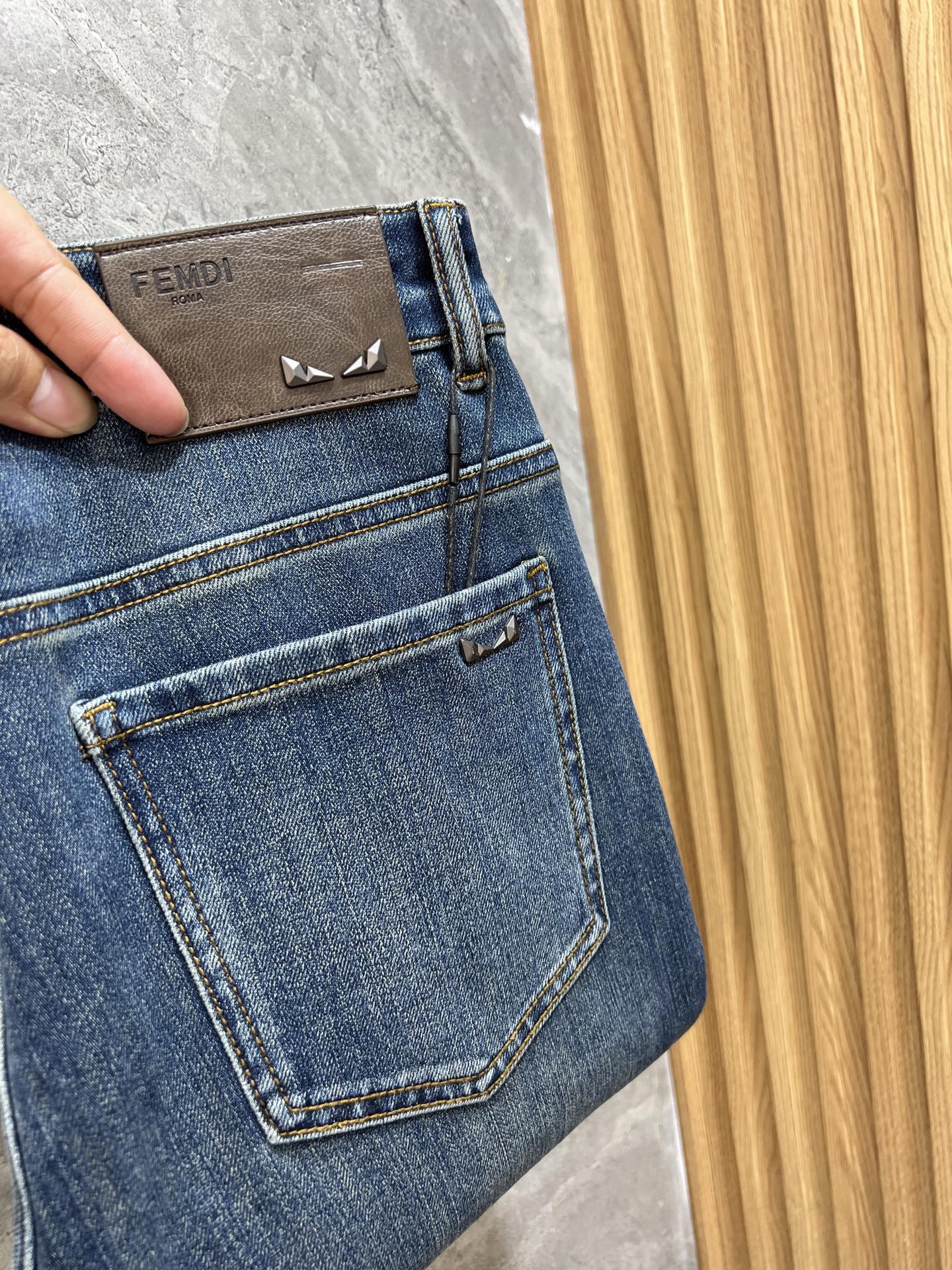 NO:515651,Fendi/Fendi 2025 autumn and winter new products, complete three standards, jeans, good products, don't need to be introduced too much, look at the details, counter number 29-38, 175/140 upper body 32,,fendi,fendi,jeans,alexander wang19860909Fendi/芬迪 2025秋冬新品 三标齐全 牛仔裤 好货不用过多介绍 看细节 专柜码数29-38 175/140上身32码,,fendi,fendi,jeans,alexander wang,Men's clothing