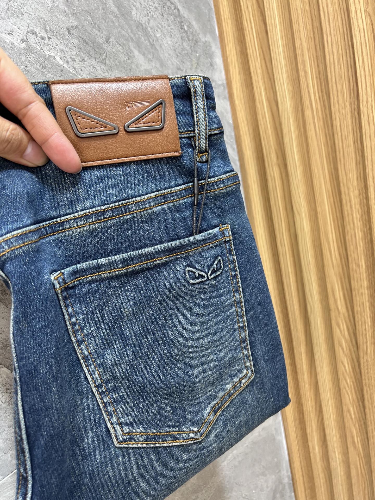 NO:515656,Fendi/Fendi 2025 autumn and winter new products, complete three standards, jeans, good products, don't need to be introduced too much, look at the details, counter number 29-38, 175/140 upper body 32,,fendi,fendi,jeans,alexander wang19860909Fendi/芬迪 2025秋冬新品 三标齐全 牛仔裤 好货不用过多介绍 看细节 专柜码数29-38 175/140上身32码,,fendi,fendi,jeans,alexander wang,Men's clothing