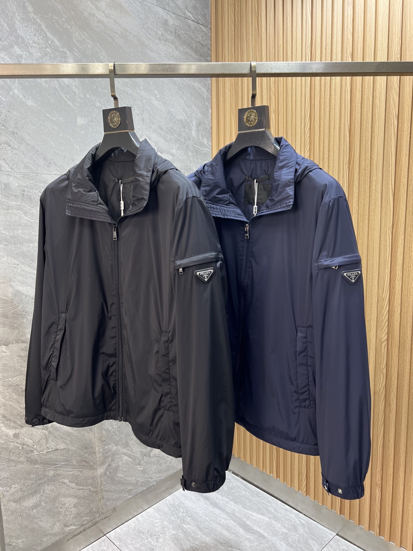 NO:515658,Prada/Prada 2025 new spring and summer products are available in new products, complete three standards, jackets and cotton styles, good products do not need to be introduced too much, look at the details, counter number M-XXXL 175/140 Suggestions,,prada,prada,jackets & coats,jackets & coats,alexander wang19860909Prada/普拉达 2025年春夏新品上新 三标齐全 夹克外套加棉款 好货不用过多介绍 看细节 专柜码数M-XXXL 175/140建议L,,prada,prada,jackets & coats,jackets & coats,alexander wang,Men's clothing