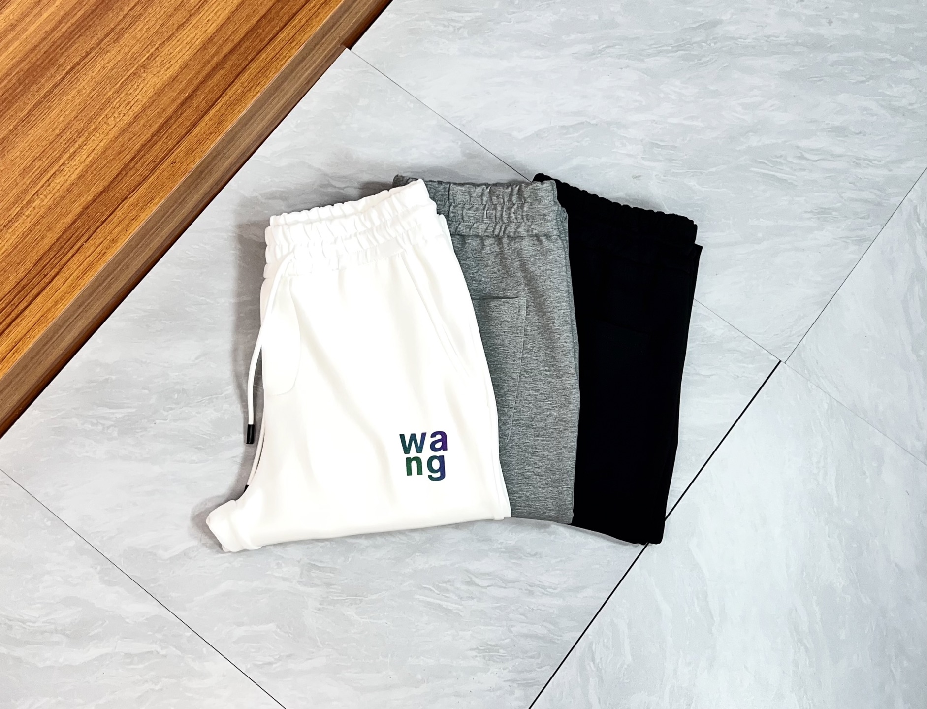 NO:515667,Alexander King 2025 autumn and winter new product, complete three standards, elastic pants, casual pants, good products, don't need to introduce too much, look at the details, counter number M-XXXL 175/140 upper body L,,alexander wang19860909亚历山大.王 2025秋冬新品 三标齐全 松紧裤 休闲裤 好货不用过多介绍 看细节 专柜码数M-XXXL 175/140上身L,,alexander wang,Men's clothing