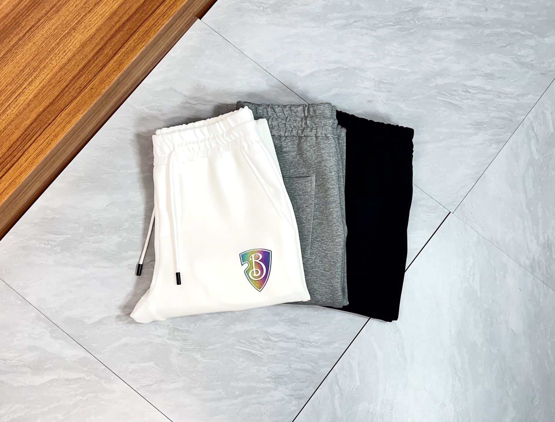 NO:515670,Burberry/Burberry 2025 autumn and winter new products, complete three standards, elastic pants, casual pants, good products, don't need to introduce too much, look at the details, counter number M-XXXL 175/140 upper body L,,burberry,burberry,alexander wang19860909Burberry/巴宝莉 2025秋冬新品 三标齐全 松紧裤 休闲裤 好货不用过多介绍 看细节 专柜码数M-XXXL 175/140上身L,,burberry,burberry,alexander wang,Men's clothing