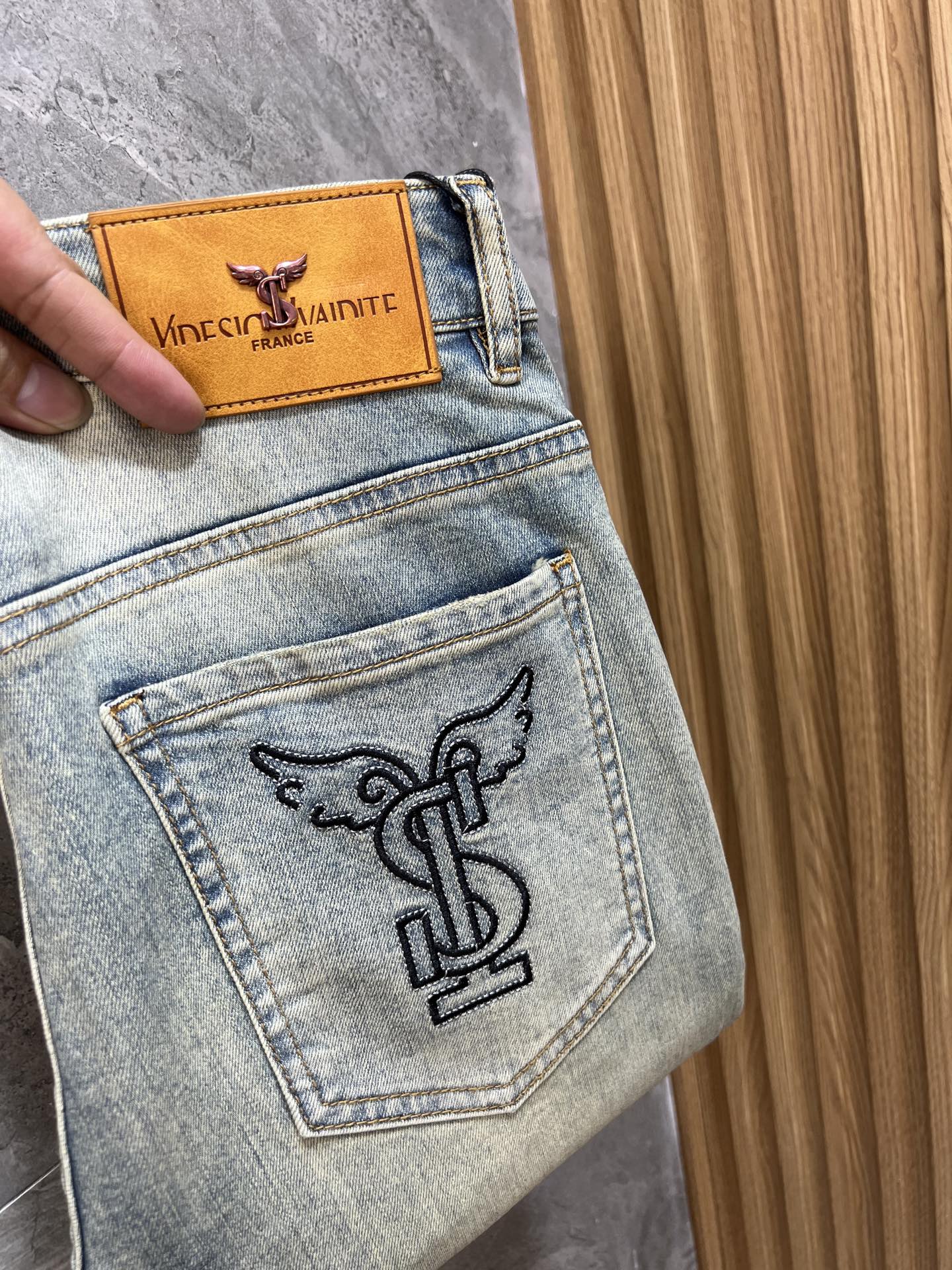 NO:517466,2025 autumn and winter new products, complete three standards, jeans, good products, don’t need to be introduced too much, look at the details, counter number 29-38 / 140 upper body 32, jeans, alexander wang198609092025秋冬新品 三标齐全 牛仔裤 好货不用过多介绍 看细节 专柜码数29-38 /140上身32码,,jeans,alexander wang,Men's clothing