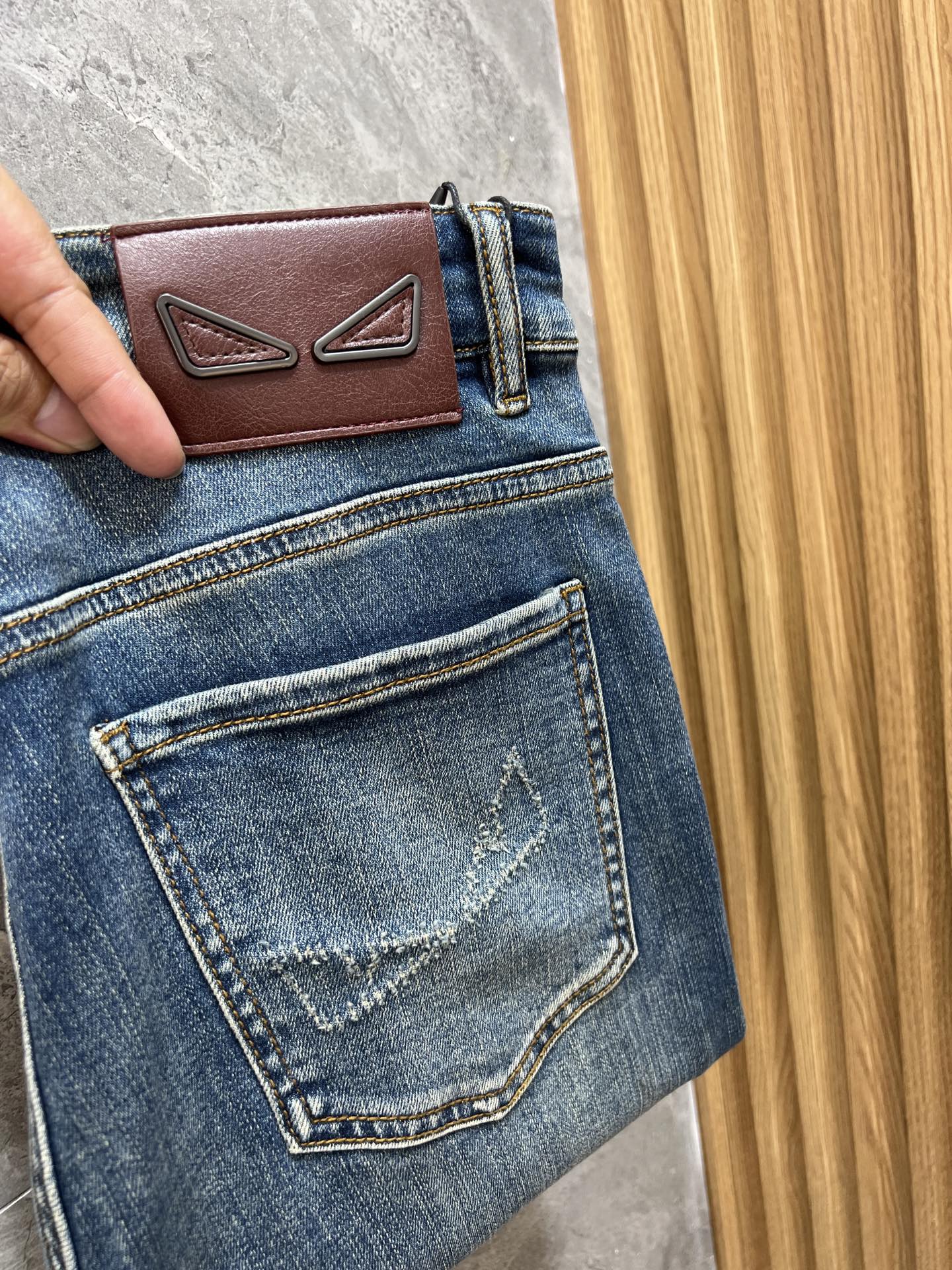 NO:517476,Fendi/Fendi 2025 autumn and winter new products, complete three standards, jeans, good products, don't need to be introduced too much, look at the details, counter number 29-38 / 140 upper body 32,,fendi,fendi,jeans,alexander wang19860909Fendi/芬迪 2025秋冬新品 三标齐全 牛仔裤 好货不用过多介绍 看细节 专柜码数29-38 /140上身32码,,fendi,fendi,jeans,alexander wang,Men's clothing