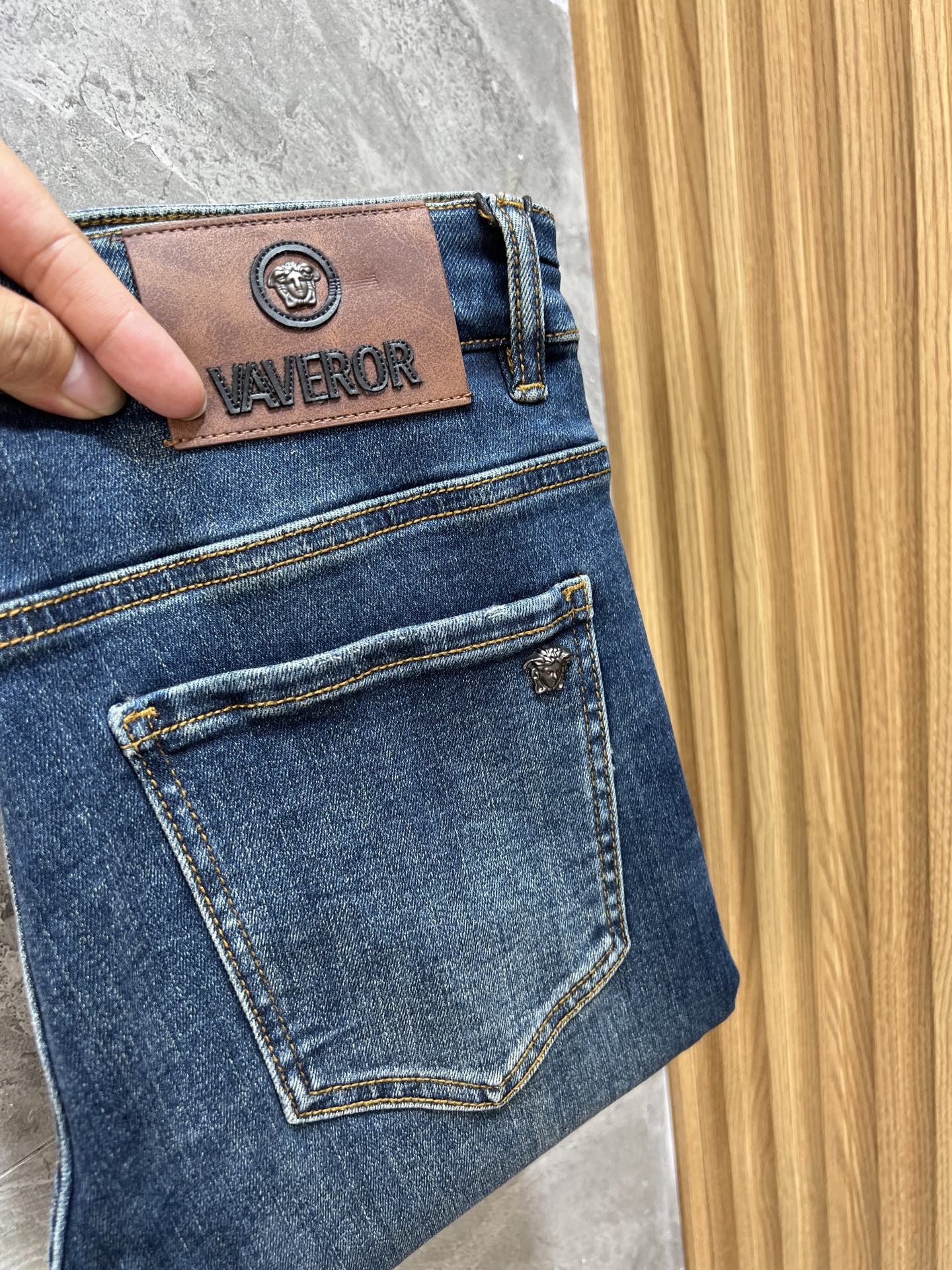 NO:518725,Versace/Versace 2025 autumn and winter new products, complete three standards, jeans, good products, don't need to be introduced too much, look at the details, counter code number 29-38 175/140 upper body 32, versace, versace, jeans, alexander wang19860909Versace/范思哲 2025秋冬新品 三标齐全 牛仔裤 好货不用过多介绍 看细节 专柜码数29-38 175/140上身32码,,versace,versace,jeans,alexander wang,Men's clothing