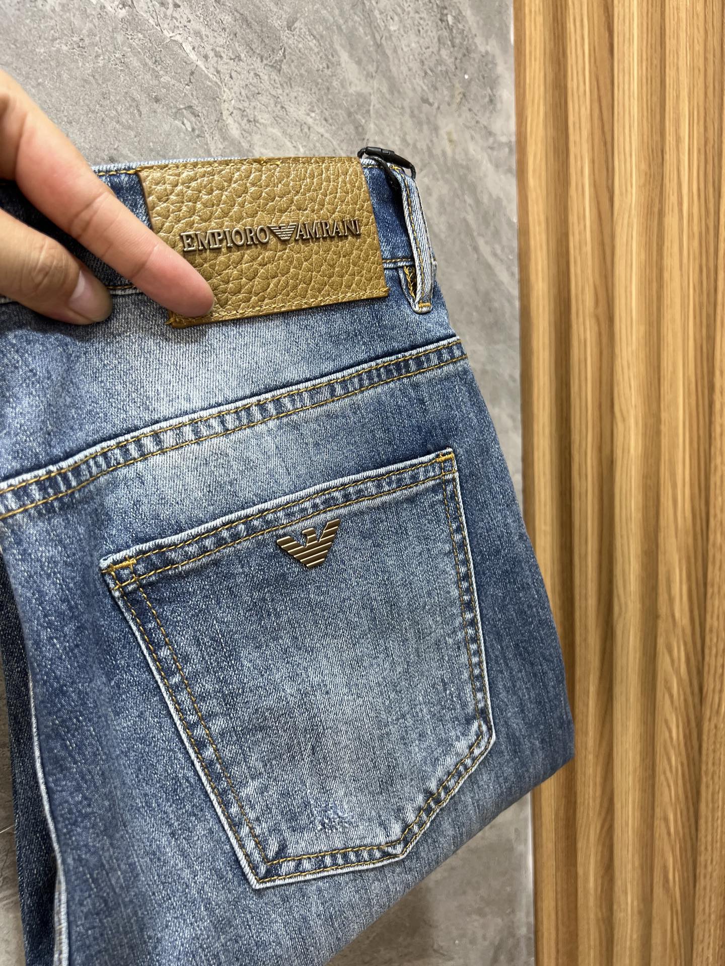 NO:518727,Armani/Armani 2025 autumn and winter new products, complete three standards, jeans, good products, don't need to be introduced too much, look at the details, counter number 29-38, 175/140 upper body 32,,armani,armani,jeans,alexander wang19860909Armani/阿玛尼 2025秋冬新品 三标齐全 牛仔裤 好货不用过多介绍 看细节 专柜码数29-38 175/140上身32码,,armani,armani,jeans,alexander wang,Men's clothing