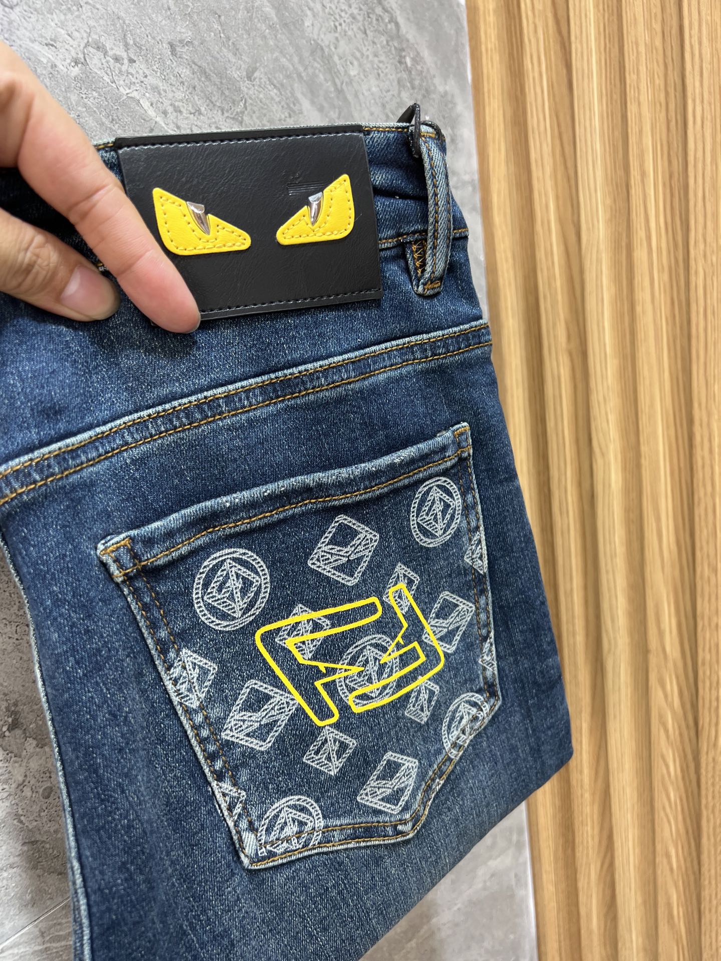 NO:518728,Fendi/Fendi 2025 autumn and winter new products, complete three standards, jeans, good products, don't need to be introduced too much, look at the details, counter number 29-38, 175/140 upper body 32,,fendi,fendi,jeans,alexander wang19860909Fendi/芬迪 2025秋冬新品 三标齐全 牛仔裤 好货不用过多介绍 看细节 专柜码数29-38 175/140上身32码,,fendi,fendi,jeans,alexander wang,Men's clothing