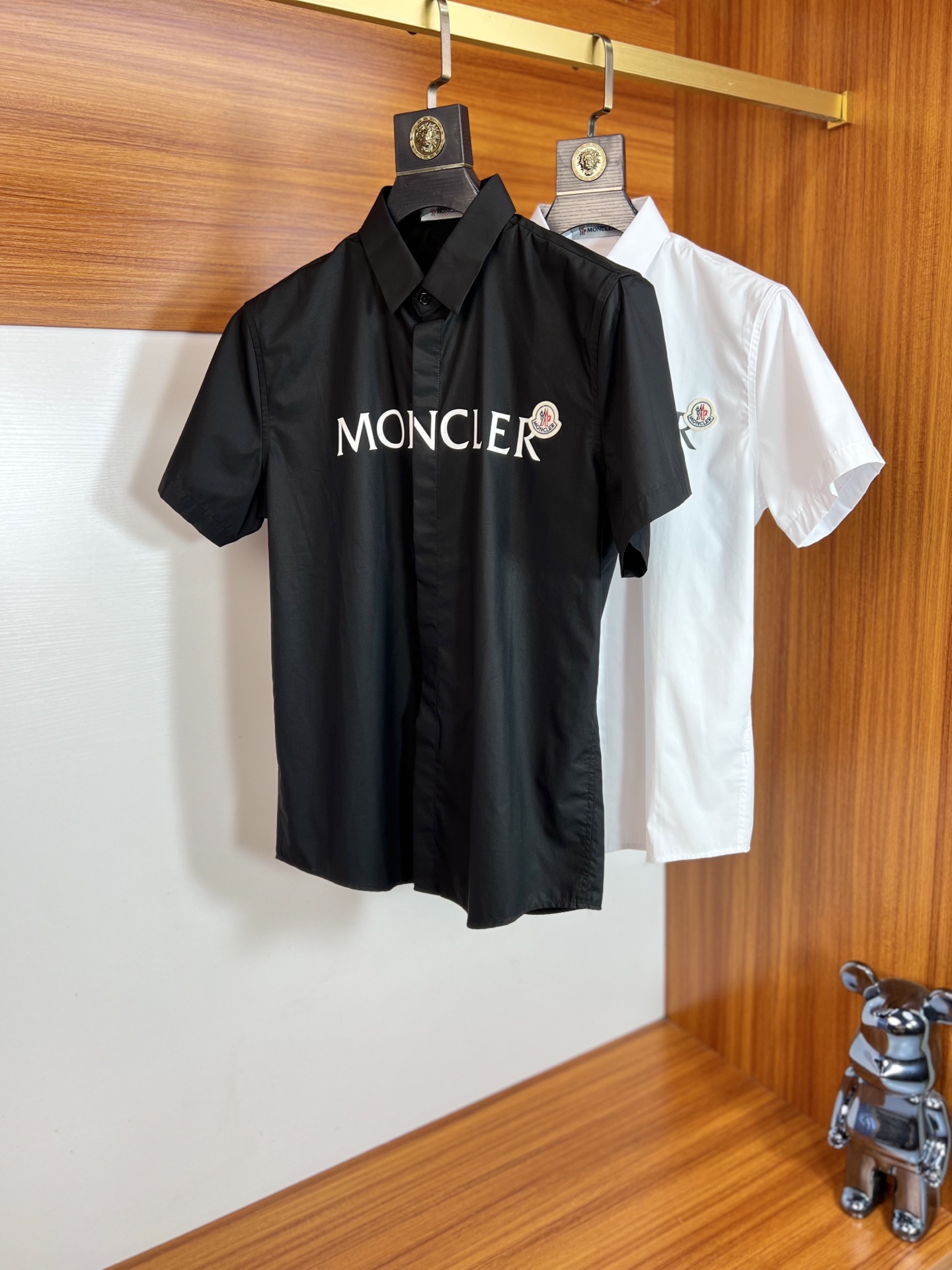 NO:518734,Moncler/未分类 2025 spring and summer new products are available, three standards are complete, shirts, no need to introduce too much good products, look at the details, counter number M-XXXL 175/140 Suggestions L,, Moncler, Shirts, alexander wang19860909Moncler/蒙口 2025年春夏新品上新 三标齐全 衬衫 好货不用过多介绍 看细节 专柜码数M-XXXL 175/140建议L,,Moncler,shirts,alexander wang,Men's clothing