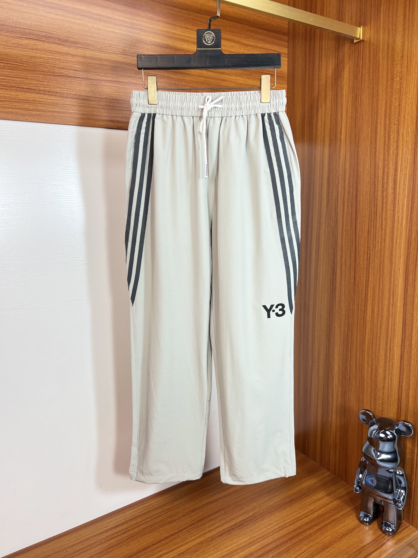 NO:518738,Y3 2025 spring and summer new product, complete three standards, casual pants, good products, don’t need to introduce too much, look at the details, counter number L-4XL 175/140 upper body suggestion XL,,alexander wang19860909Y3 2025春夏新品 三标齐全 休闲裤 好货不用过多介绍 看细节 专柜码数L-4XL 175/140上身建议XL,,alexander wang,Men's clothing