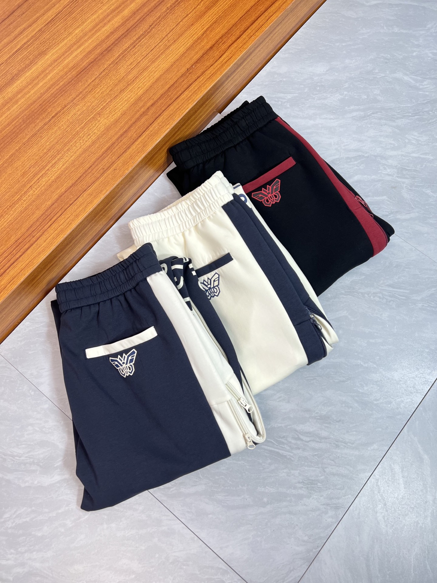 NO:518735,Dior 2025 autumn and winter new products, complete three standards, casual pants, no need to introduce too much good products, look at the details, counter number M-4XL 175/140 upper body L,,dior,alexander wang19860909迪奥 2025秋冬新品 三标齐全 休闲裤 好货不用过多介绍 看细节 专柜码数M-4XL 175/140上身L,,dior,alexander wang,Men's clothing