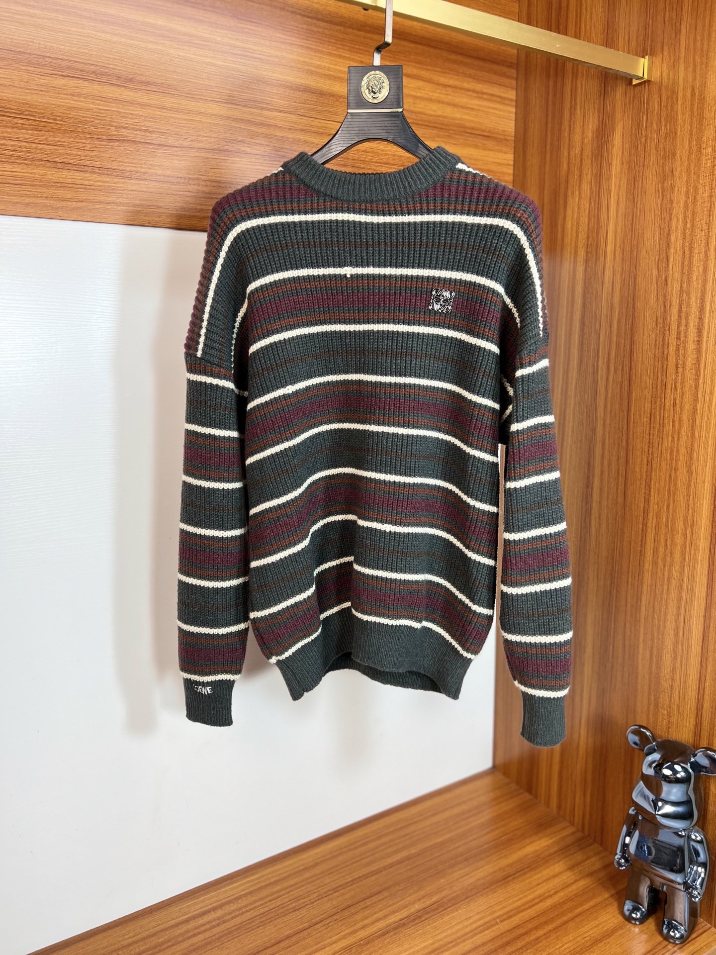 NO:527125,Loewe/Luo Yiwei New products for spring and summer 2025 are available in new products, complete three standards, round neck sweaters, sweaters, good products do not need to be introduced too much, look at the details, counter number M-XXXL 175/140 Suggestions L,,loewe,loewe,sweaters,alexander wang19860909Loewe/罗意威 2025年春夏新品上新 三标齐全 圆领毛衣毛衫 好货不用过多介绍 看细节 专柜码数M-XXXL 175/140建议L,,loewe,loewe,sweaters,alexander wang,Men's clothing