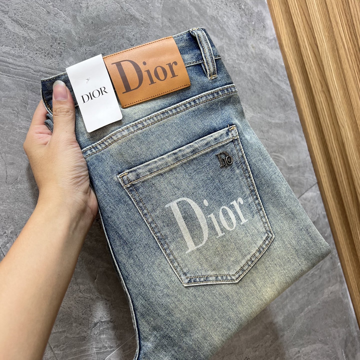 NO:521695,Dior/Dior 2025 autumn and winter new products, complete three standards, jeans, good products, don't need to introduce too much, look at the details, counter number 28-38 / 140 upper body 32,,dior,dior,jeans,alexander wang19860909Dior/迪奥 2025秋冬新品 三标齐全 牛仔裤 好货不用过多介绍 看细节 专柜码数28-38 /140上身32码,,dior,dior,jeans,alexander wang,Men's clothing