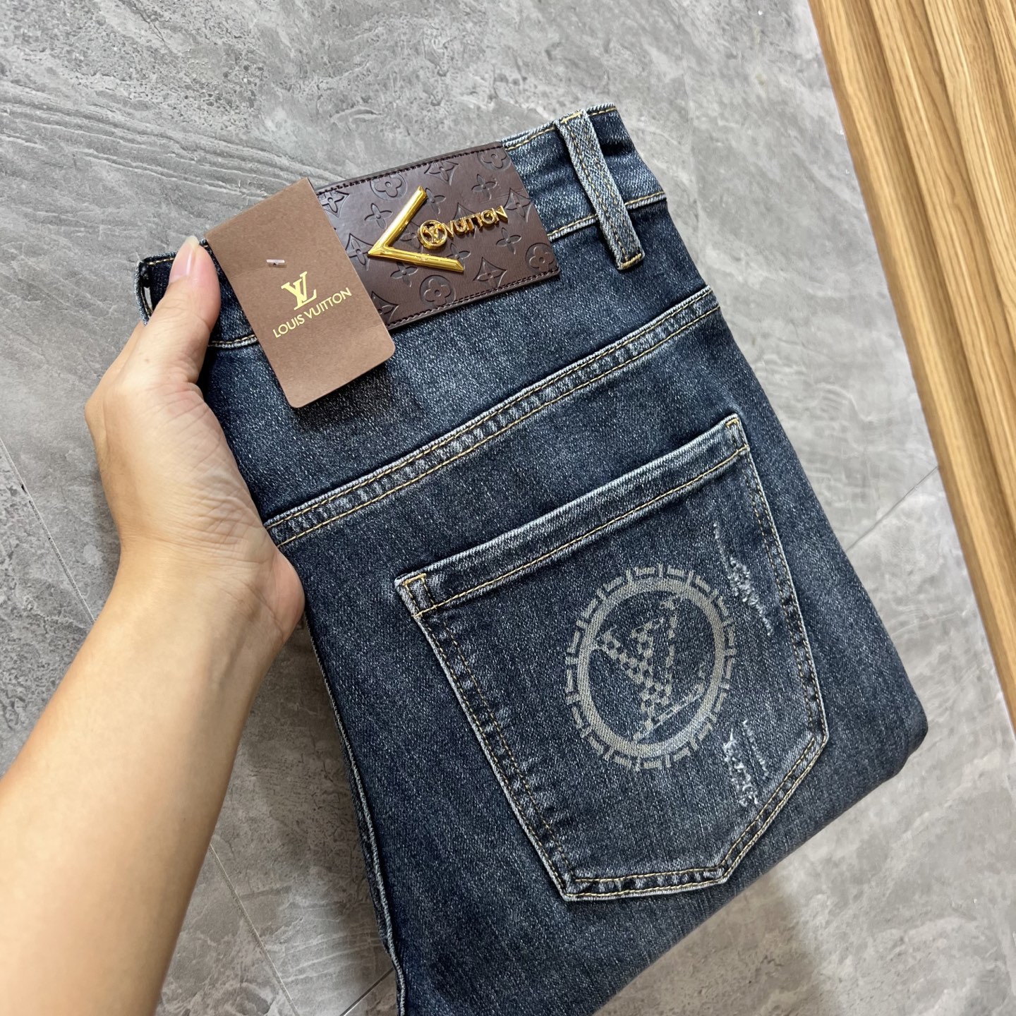 NO:521709,LV/Louis Vuitton 2025 autumn and winter new products, complete three standards, jeans, good products, don't need to be introduced too much, look at the details, counter number 28-38 / 140 upper body 32,, louis vuitton,louis vuitton,jeans,alexander wang19860909LV/路易威登 2025秋冬新品 三标齐全 牛仔裤 好货不用过多介绍 看细节 专柜码数28-38 /140上身32码,,louis vuitton,louis vuitton,jeans,alexander wang,Men's clothing