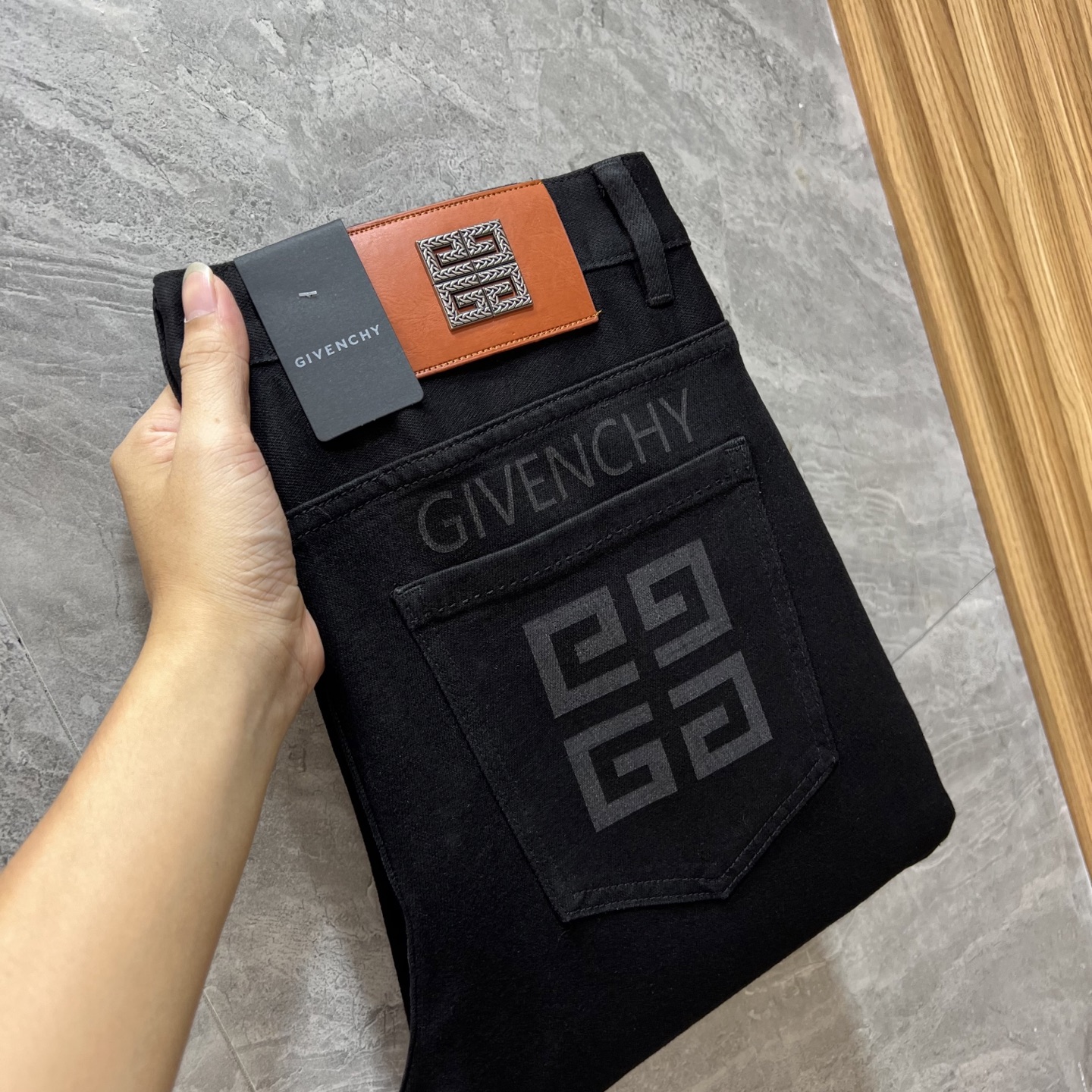 NO:521713,Givenchy 2025 autumn and winter new product, complete three standards, jeans, good products, don't need to introduce too much, look at the details, the counter number is 28-38 / 140 upper body 32,, given, given, given, given, jeans, alexander wang19860909give/纪梵希 2025秋冬新品 三标齐全 牛仔裤 好货不用过多介绍 看细节 专柜码数28-38 /140上身32码,,givenchy,givenchy,jeans,alexander wang,Men's clothing