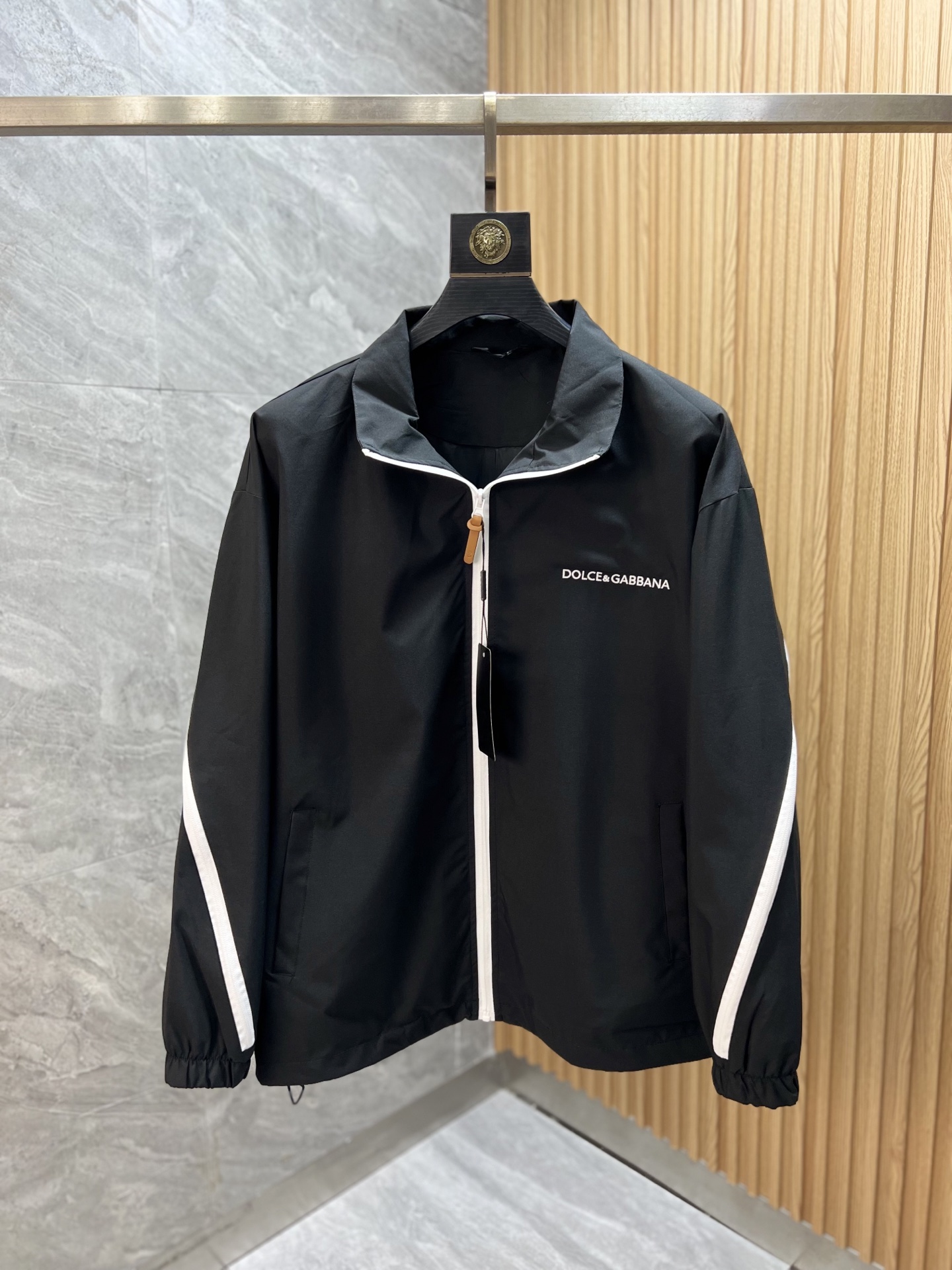 NO:521716,DG/Dolce & Gabbana 2025 new products are available in the autumn and winter. Three standards are complete. Jacket jackets. Don’t need to introduce too much. Look at the details. Counter code M-XXXL/140 suggestions. L, Dolce & Gabbana, jackets & coats, jackets & coats, alexander wang19860909DG/杜嘉班纳 2025年秋冬新品上新 三标齐全 夹克外套 好货不用过多介绍 看细节 专柜码数M-XXXL /140建议L,,Dolce&Gabbana,jackets & coats,jackets & coats,alexander wang,Men's clothing