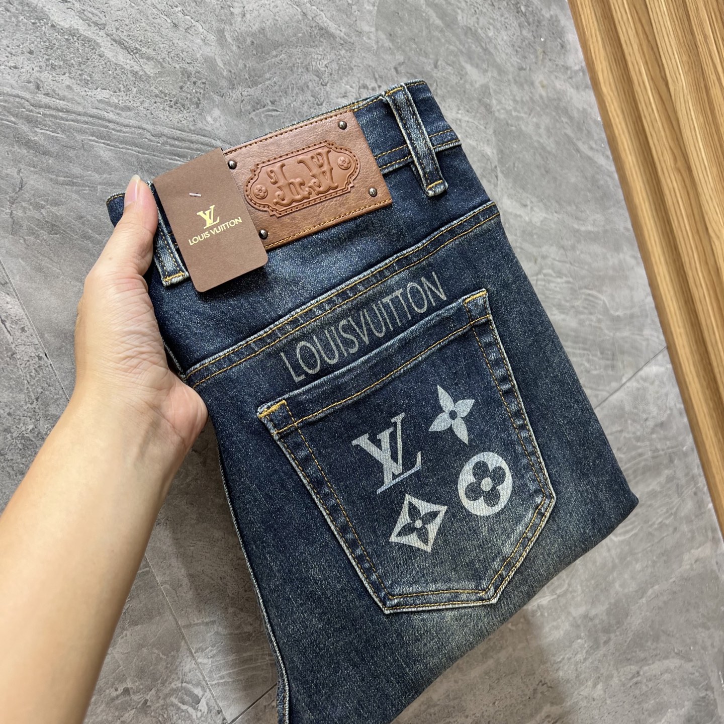 NO:522935,LV/Louis Vuitton 2025 autumn and winter new products, complete three standards, jeans, good products, don't need to be introduced too much, look at the details, counter number 28-38 175/140 upper body 32,,louis vuitton,louis vuitton,jeans,alexander wang19860909LV/路易威登 2025秋冬新品 三标齐全 牛仔裤 好货不用过多介绍 看细节 专柜码数28-38 175/140上身32码,,louis vuitton,louis vuitton,jeans,alexander wang,Men's clothing