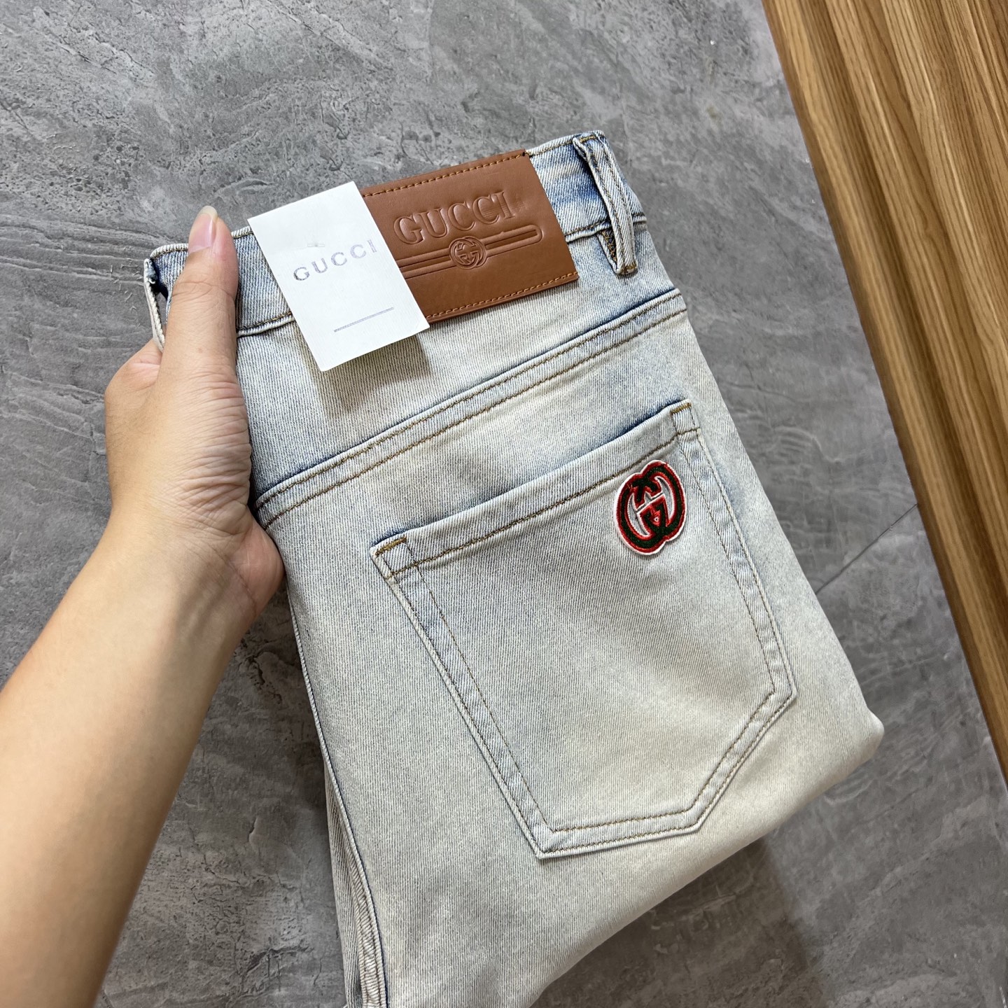 NO:522937,Gucci/Gucci 2025 autumn and winter new products, complete three standards, jeans, good products, don't need to introduce too much, look at the details, counter code number 28-38 175/140 upper body 32 sizes,,gucci,jeans,alexander wang19860909Gucci/古奇 2025秋冬新品 三标齐全 牛仔裤 好货不用过多介绍 看细节 专柜码数28-38 175/140上身32码,,gucci,jeans,alexander wang,Men's clothing