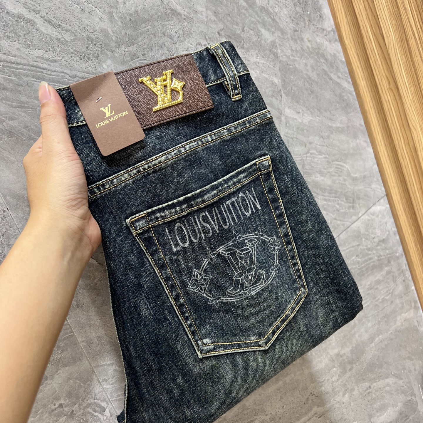 NO:522939,LV/Louis Vuitton 2025 autumn and winter new products, complete three standards, jeans, good products, don't need to be introduced too much, look at the details, counter number 28-38 175/140 upper body 32,,louis vuitton,louis vuitton,jeans,alexander wang19860909LV/路易威登 2025秋冬新品 三标齐全 牛仔裤 好货不用过多介绍 看细节 专柜码数28-38 175/140上身32码,,louis vuitton,louis vuitton,jeans,alexander wang,Men's clothing
